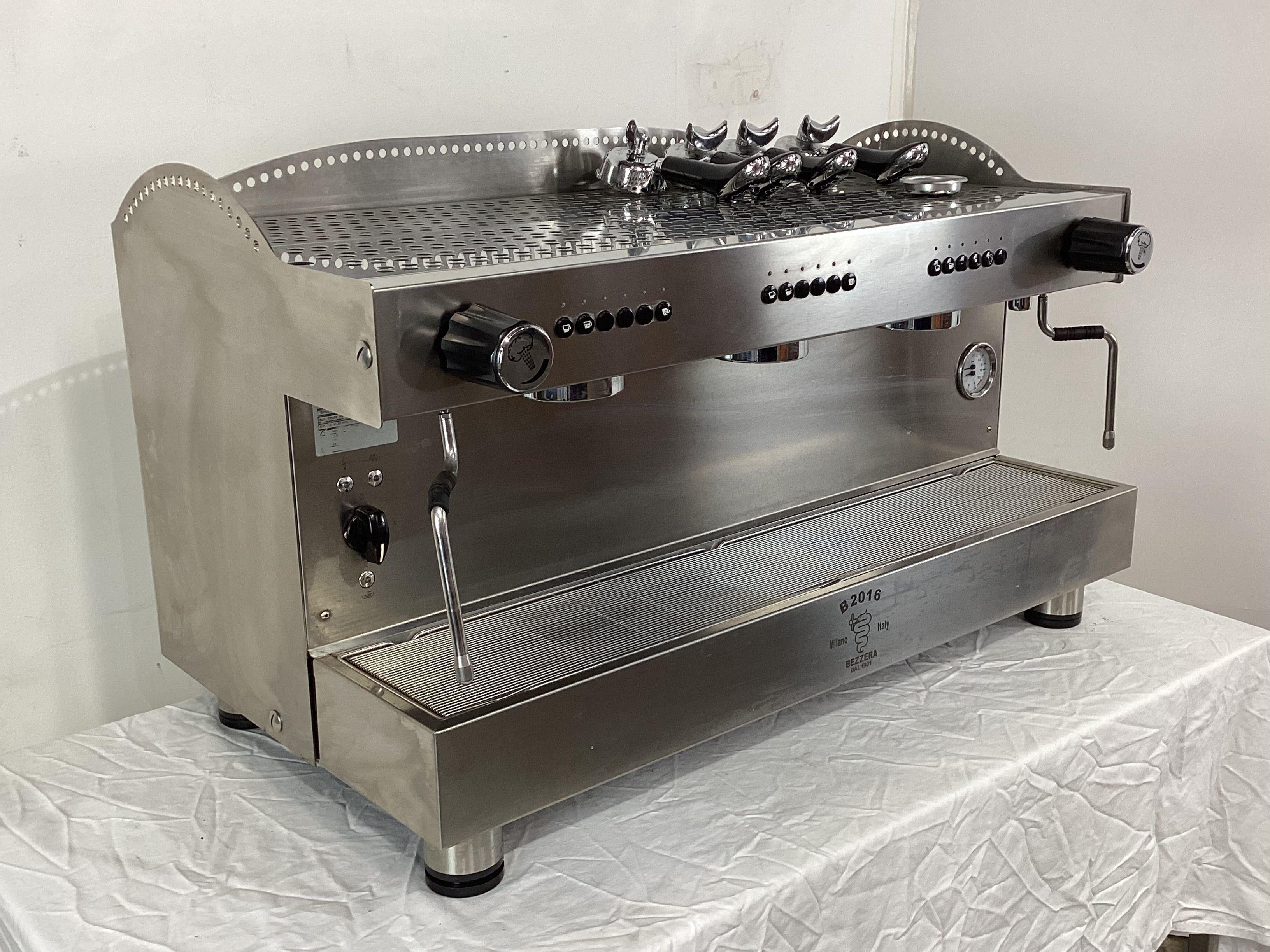 Bezzera BZB2016S3DE Commercial 3 Group Espresso Machine for Coffee Shops & Restaurants - Professional Barista Grade Coffee Maker for High Volume Brewing