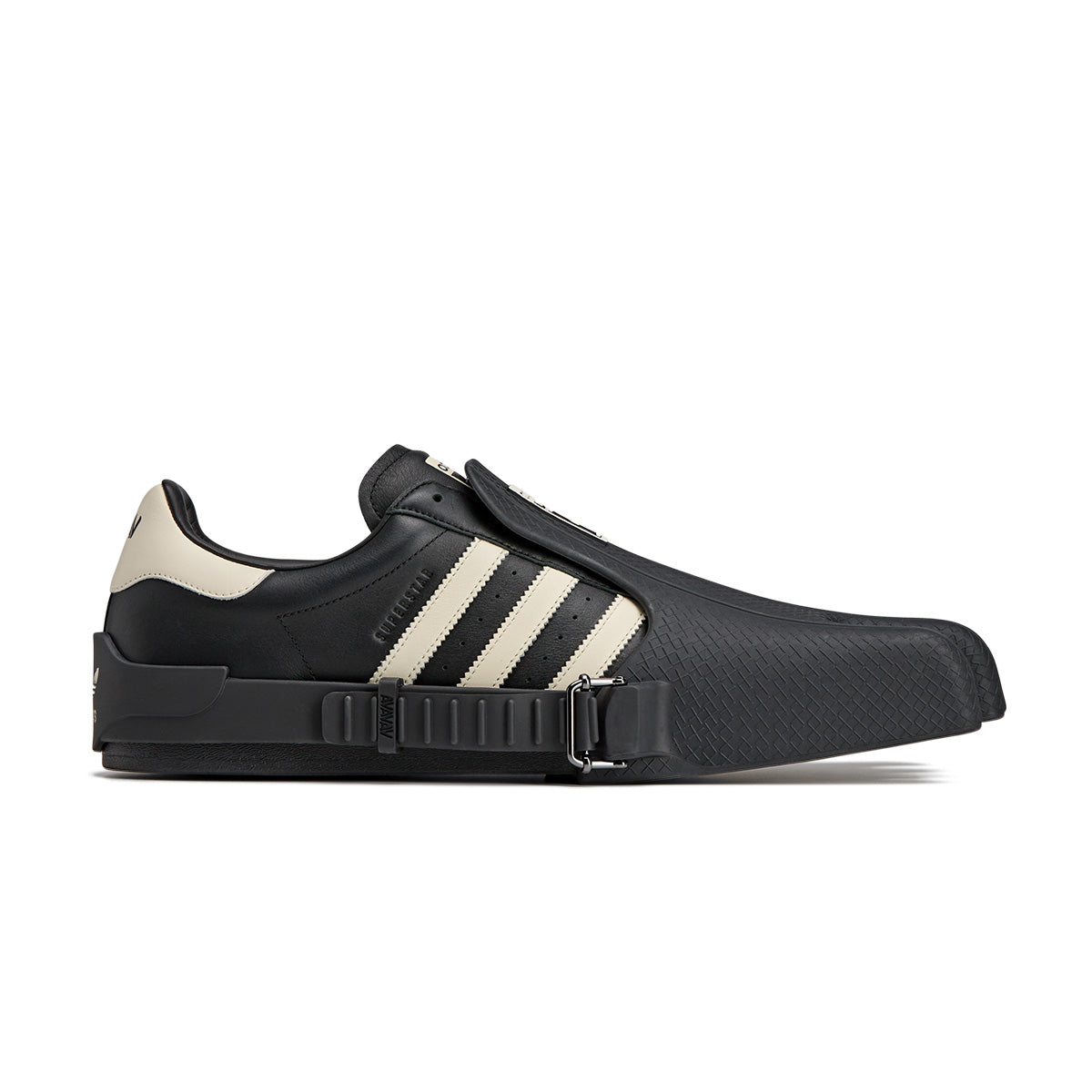 Avavav Superfinger Superstar Sneakers in Core Black Cream - Stylish and Comfortable Shoes for Casual Wear, Street Fashion & Everyday Outfits