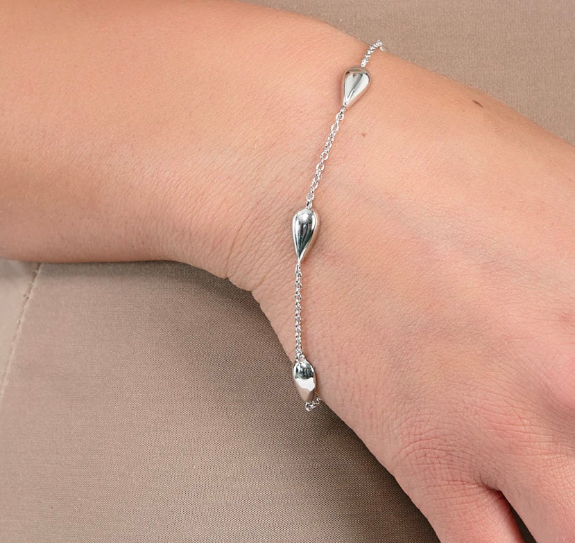 Elegant Silver Teardrop Bracelet for Women - Dainty & Stylish Jewelry Gift for Everyday Wear, Parties & Special Occasions