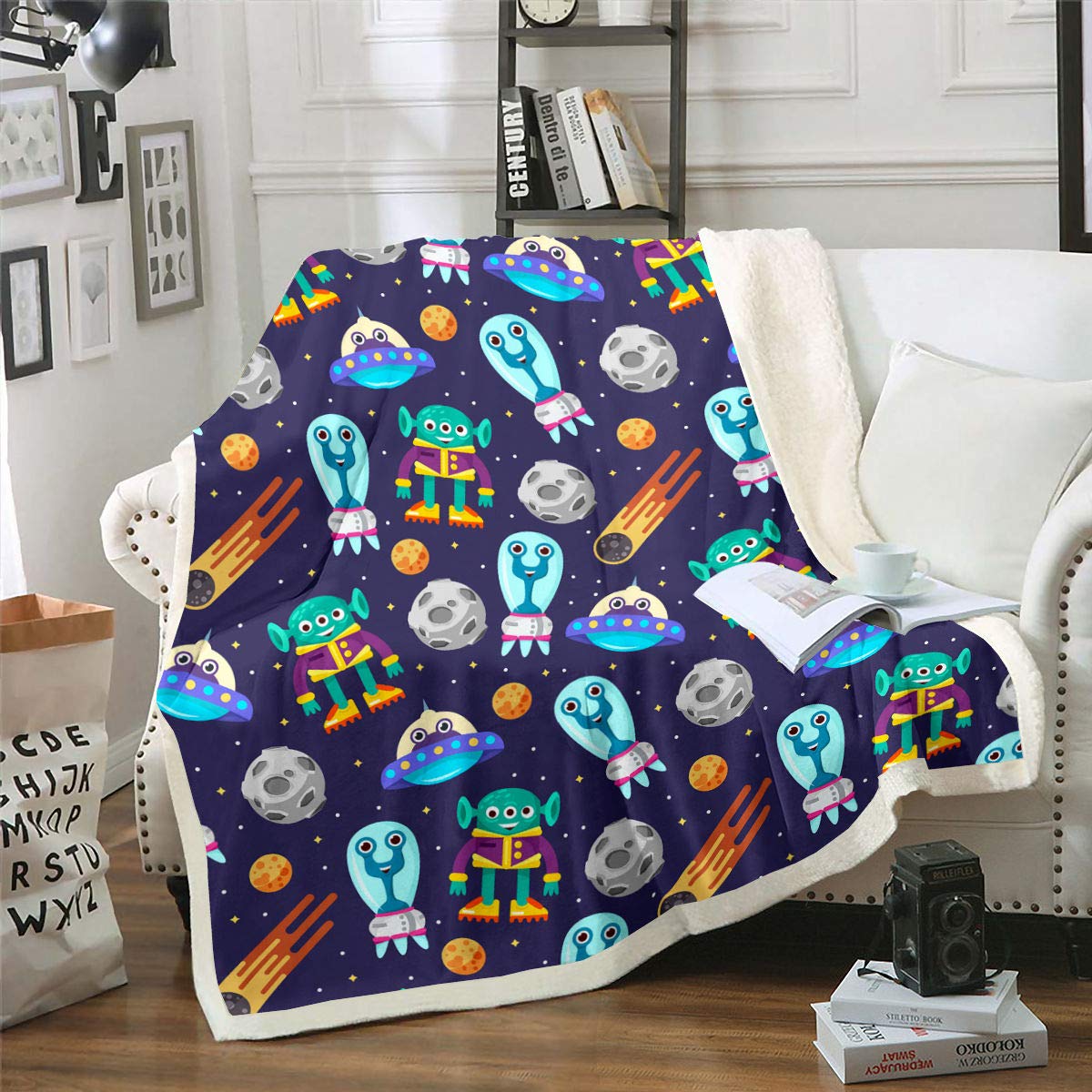 Cartoon Alien Print Fleece Throw Blanket - Outer Space Themed Sherpa Blanket for Couch, Bed & Sofa (90