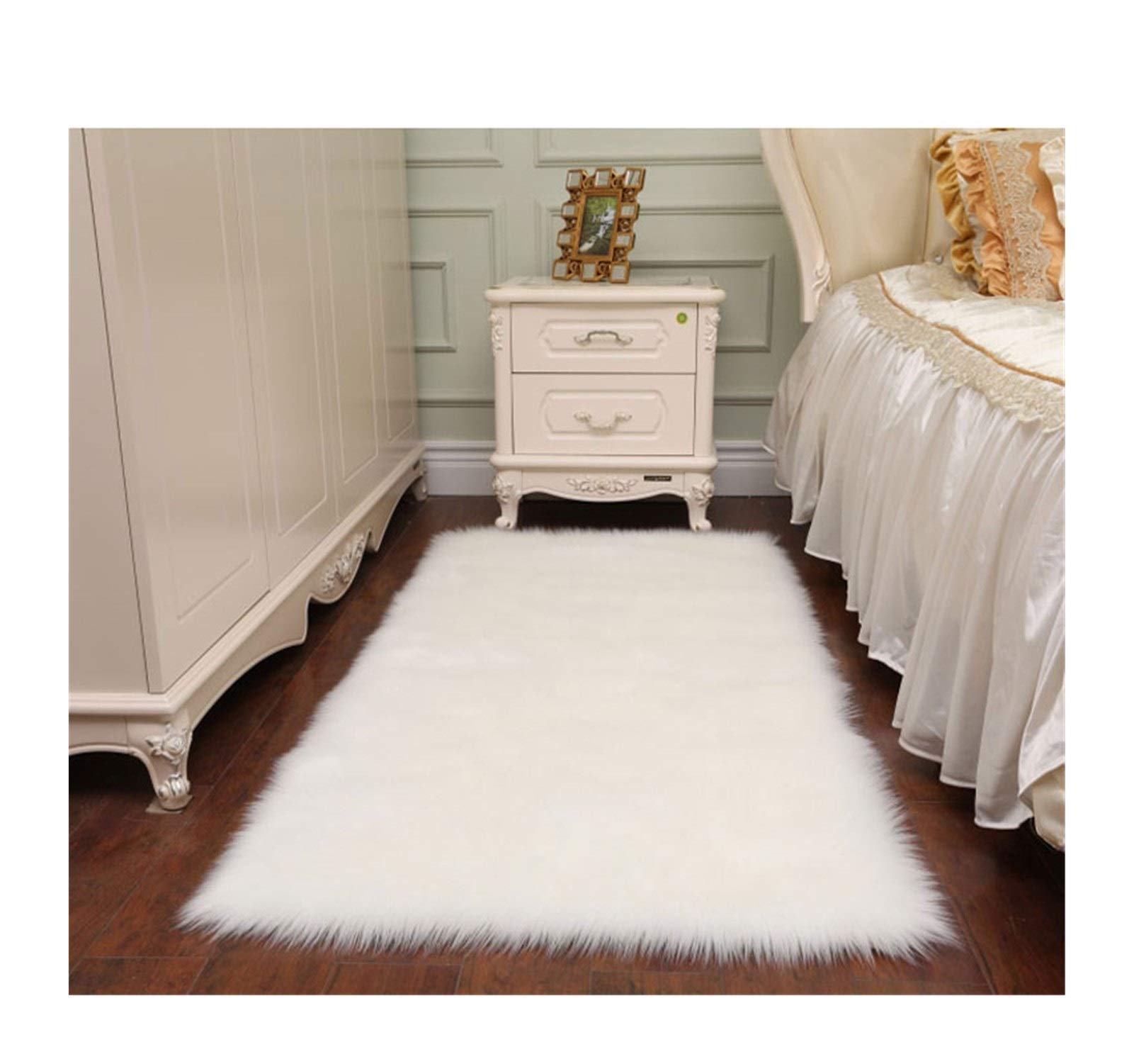 Soft Shaggy White Carpet Runner for Bedroom & Living Room - 80x180cm Plush Area Rug - Perfect for Cozy Home Decor & Warm Floor Comfort
