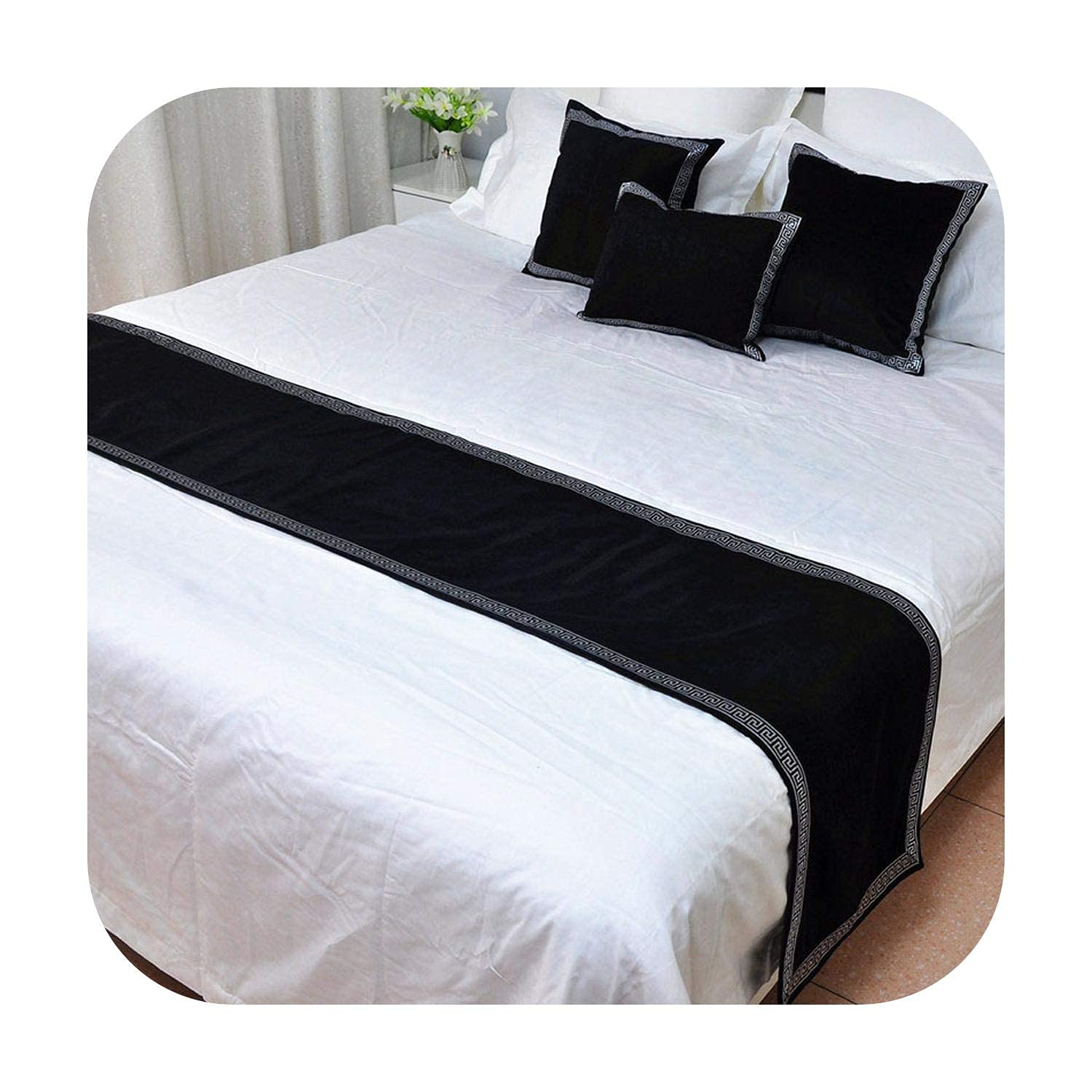 Luxury Velvet Bed Runner Scarf - Solid Black & Red King Size Bedspread Cover - Fade-Resistant for Home & Hotel Decoration - Perfect for Bedroom Elegance & Wedding Decor