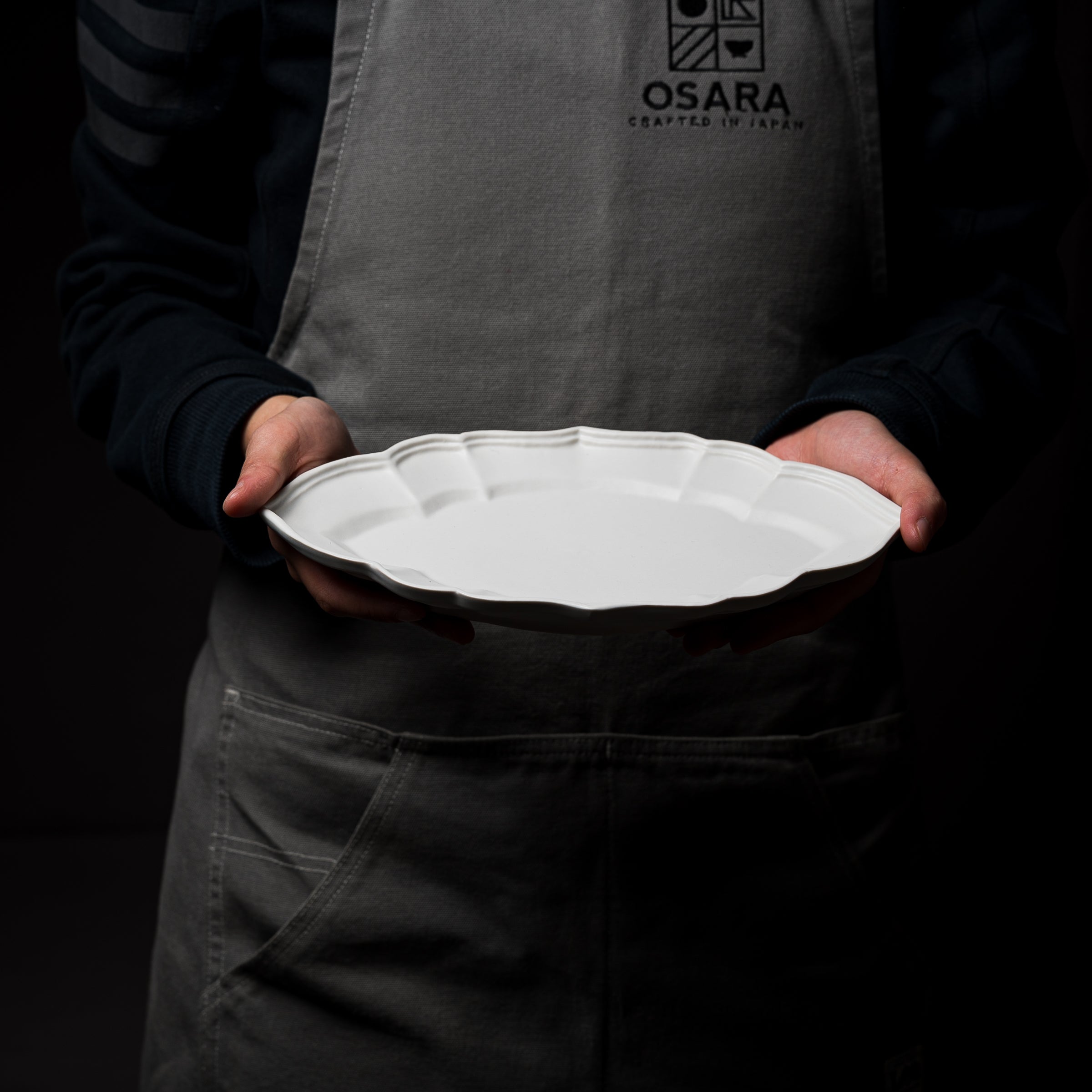 Handmade USUKIYAKI Ryoka Oval Ceramic Plate - Japanese Artisan Dinnerware Set (2 Sizes) for Sushi, Desserts & Home Decor