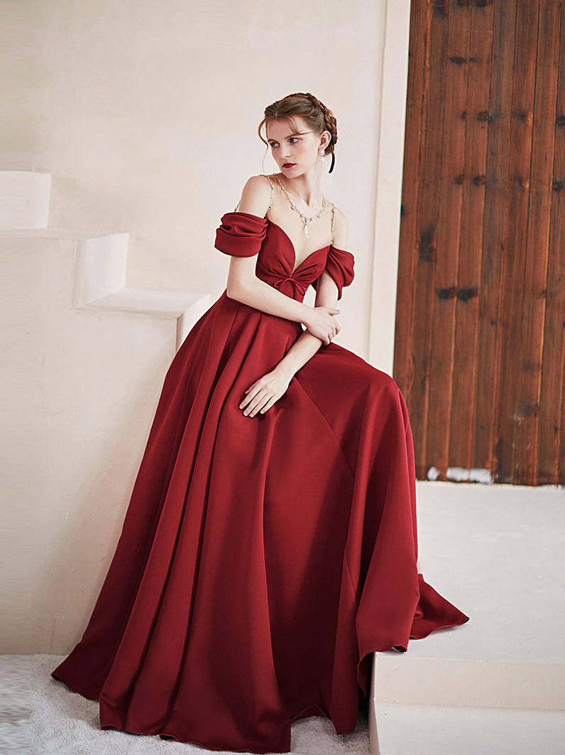 Elegant Burgundy Satin Long Prom Dress with Round Neckline - Perfect for Graduation, Formal Events & Evening Parties