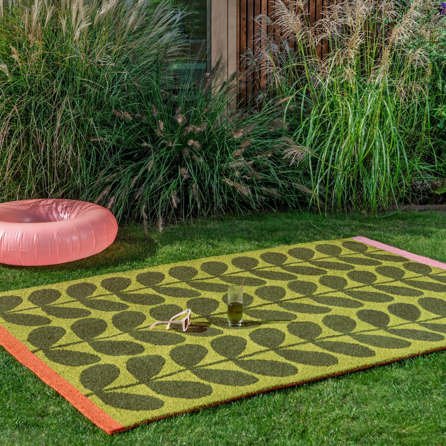 Durable Solid Stem Seagrass Outdoor Rug - Water-Resistant & Eco-Friendly for Patio, Deck, and Garden Decor