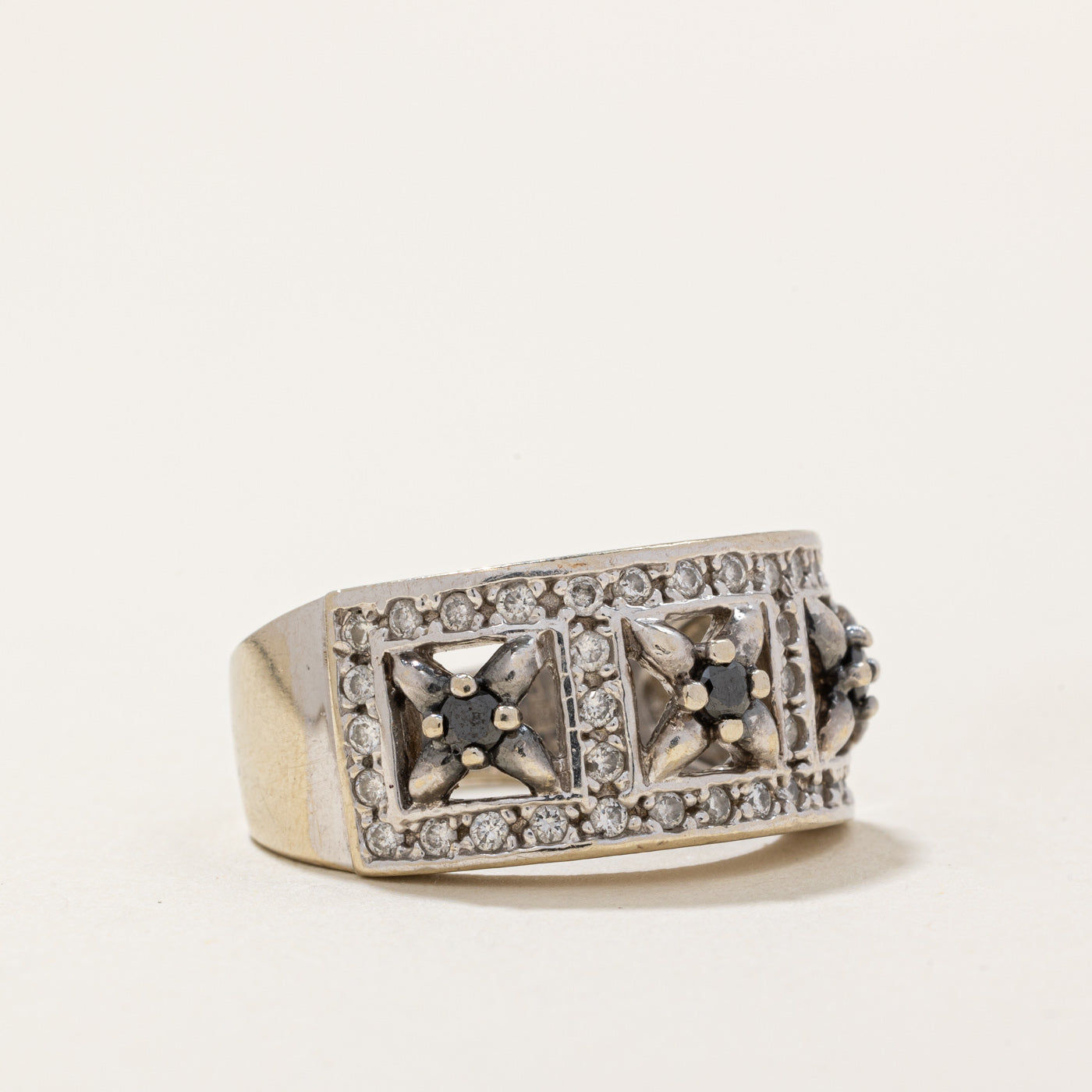 Elegant Black & White Diamond Cocktail Ring - 0.09ctw to 0.32ctw - Size 6.5 - Perfect for Evening Parties, Weddings & Special Occasions