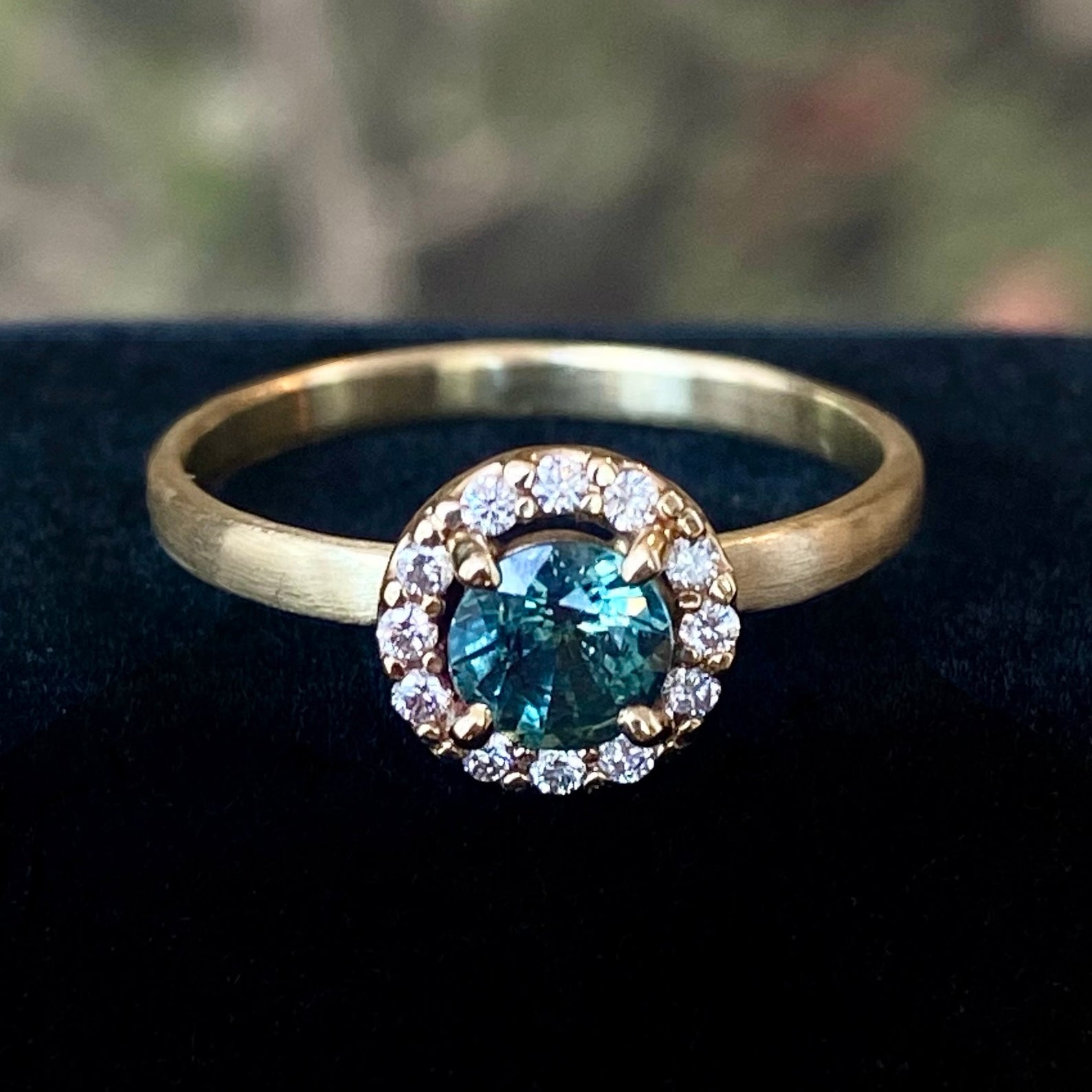 Exquisite Halo Engagement Ring with Teal Sapphire - Perfect for Proposals, Anniversaries & Special Occasions