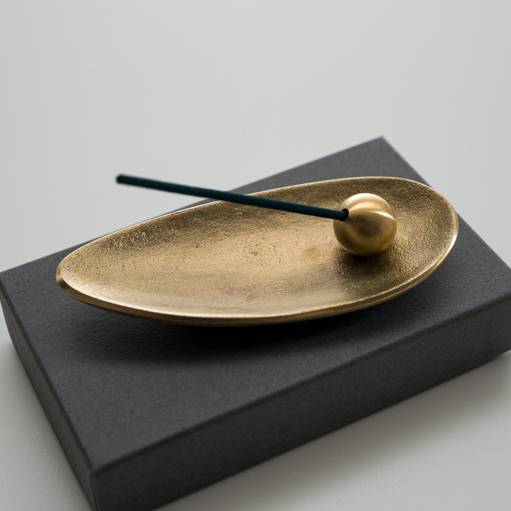 NOUSAKU Japanese Incense Holder Plate - Elegant Leaf Shape for Aromatherapy & Meditation | Zen Home Decor & Gift Idea