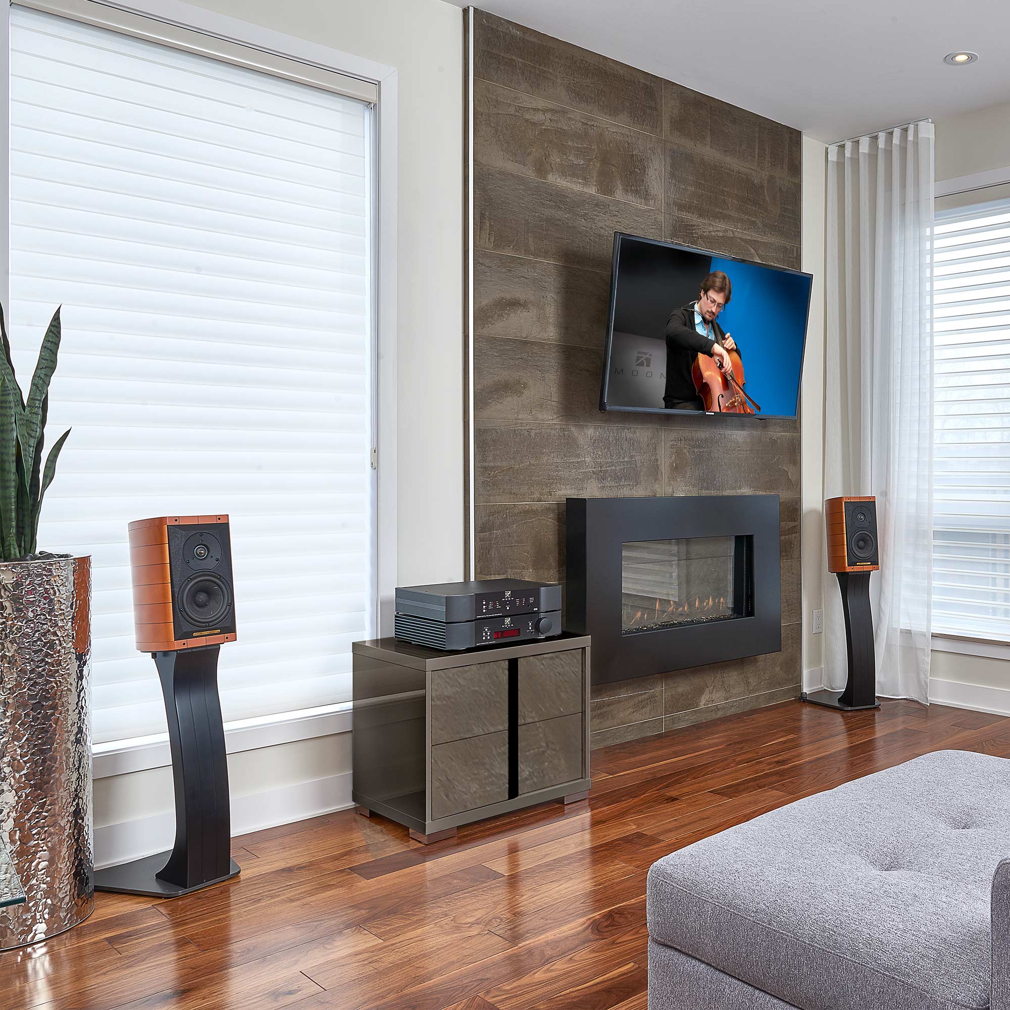 Simaudio MOON 340i X Integrated Stereo Amplifier - High Power Hi-Fi Audio System for Home Theater & Music Listening