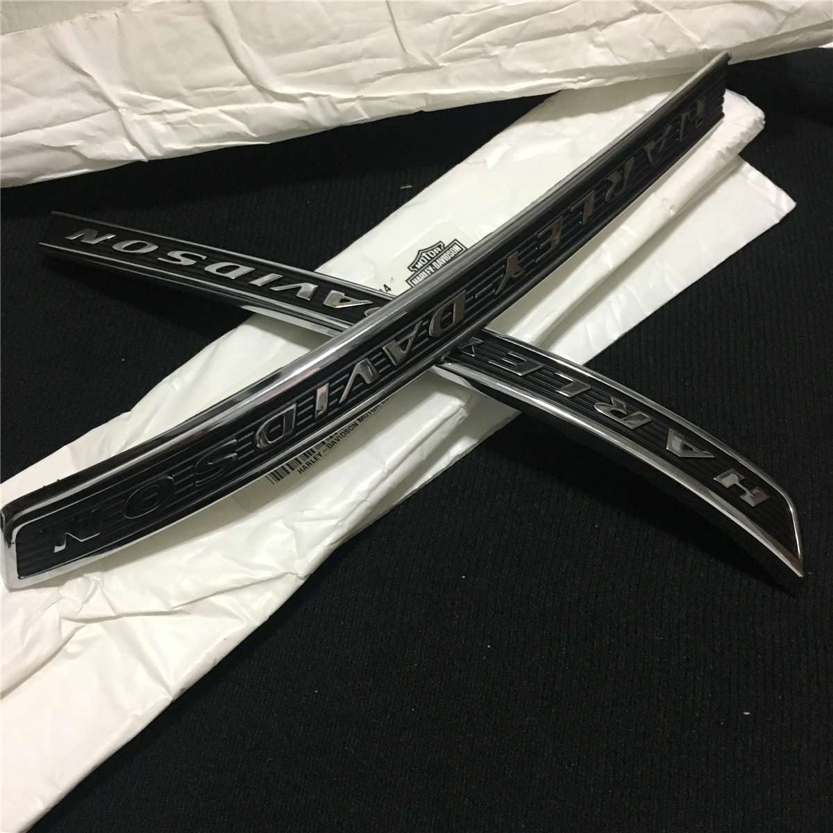 Harley Davidson Fuel Tank Emblems & Badges - Compatible with Touring, Softail, Dyna, CVO Models (2018) - 14100835, 14100836 - Premium Gas Tank Decals & Logo Nameplates for Motorcycle Customization & Restoration Projects