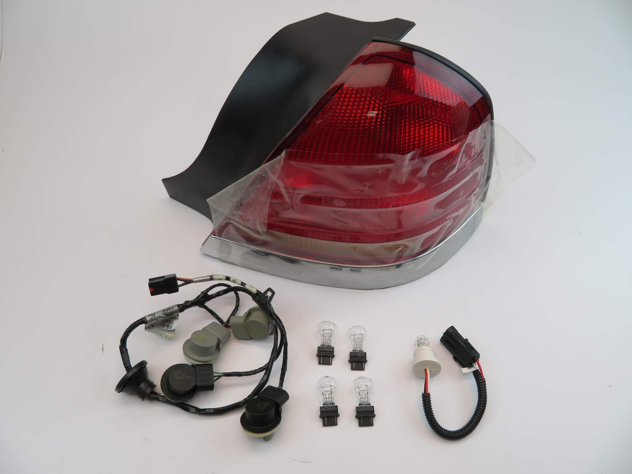 Ford 1W7Z-13404-AA Rear Lamp Assembly - Genuine OEM Replacement Part for Ford Vehicles - Perfect for Night Driving & Enhanced Safety