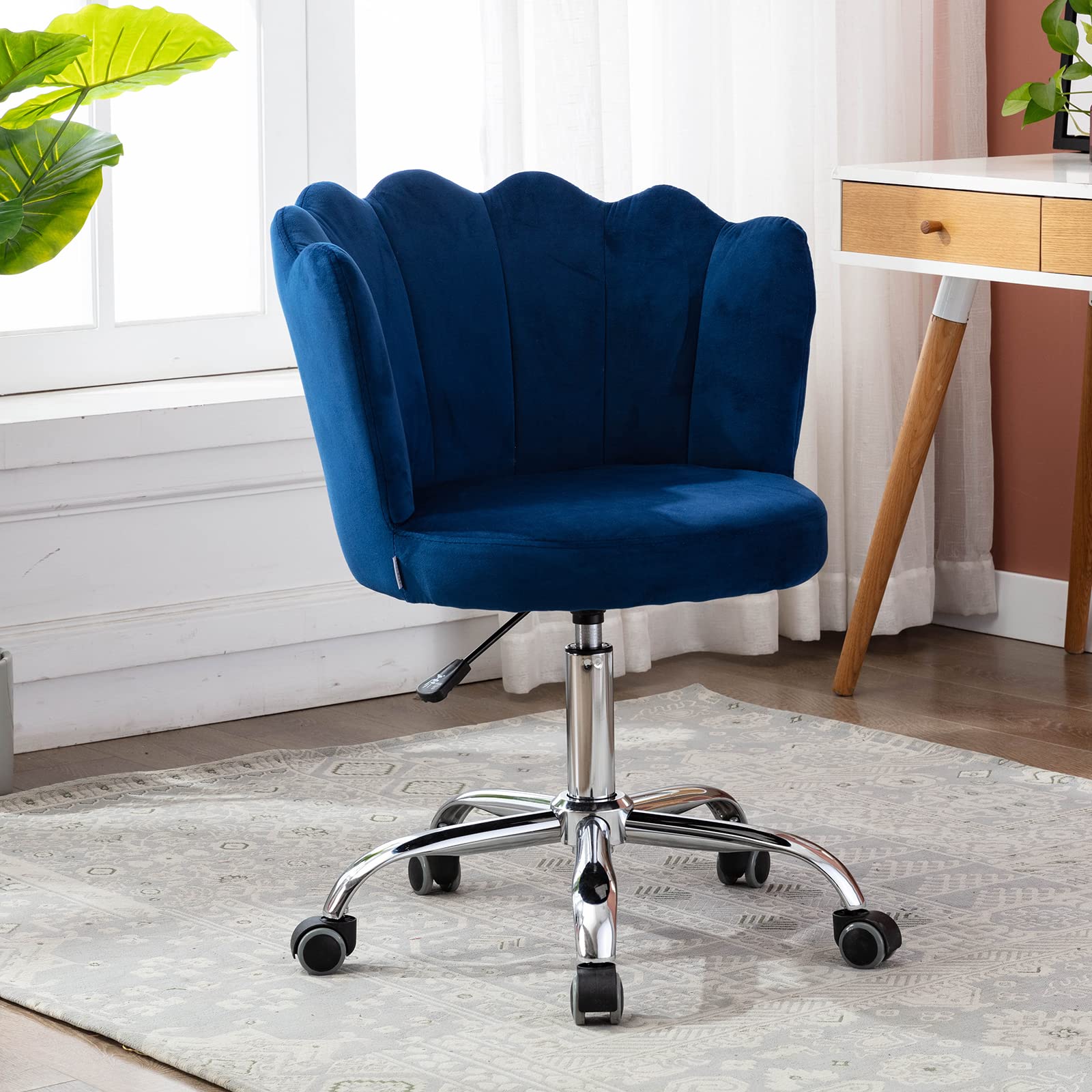 Luxury Velvet Desk Chair - Modern Upholstered Office Chair with 360° Swivel & Height Adjustment - Ergonomic Rolling Task Chair for Home Office, Study or Vanity Area - Perfect for Work, Gaming & Makeup Station
