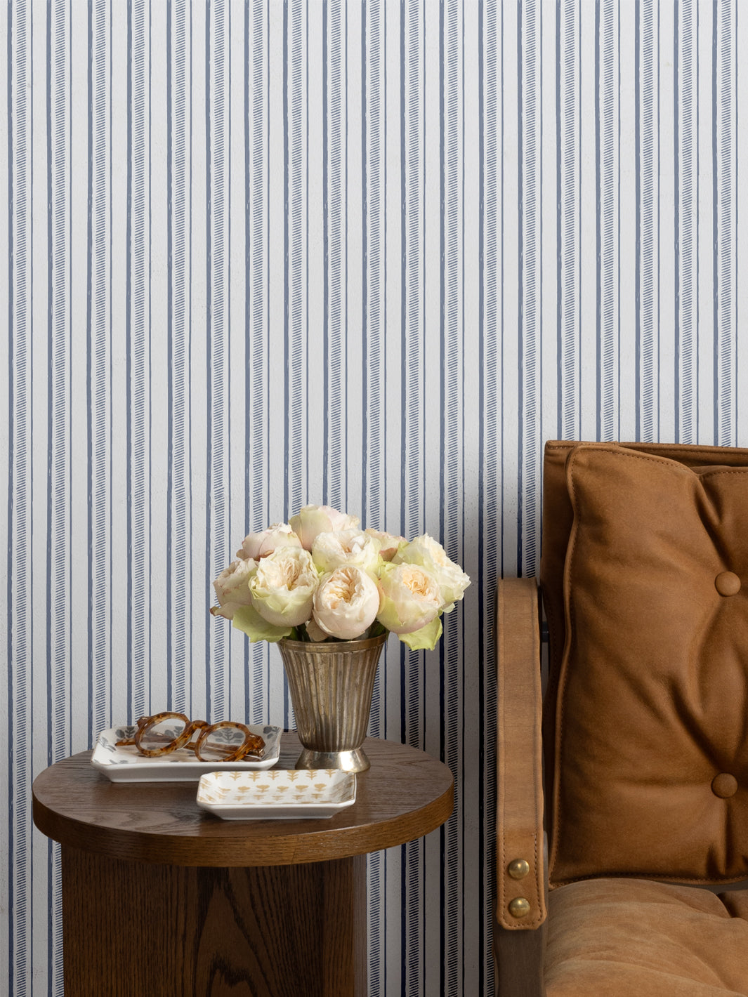Stylish 'Hatch Stripe' Peel and Stick Wallpaper by Sugar Paper - Slate Gray Modern Geometric Pattern for Bedroom, Nursery & Home Office Decor