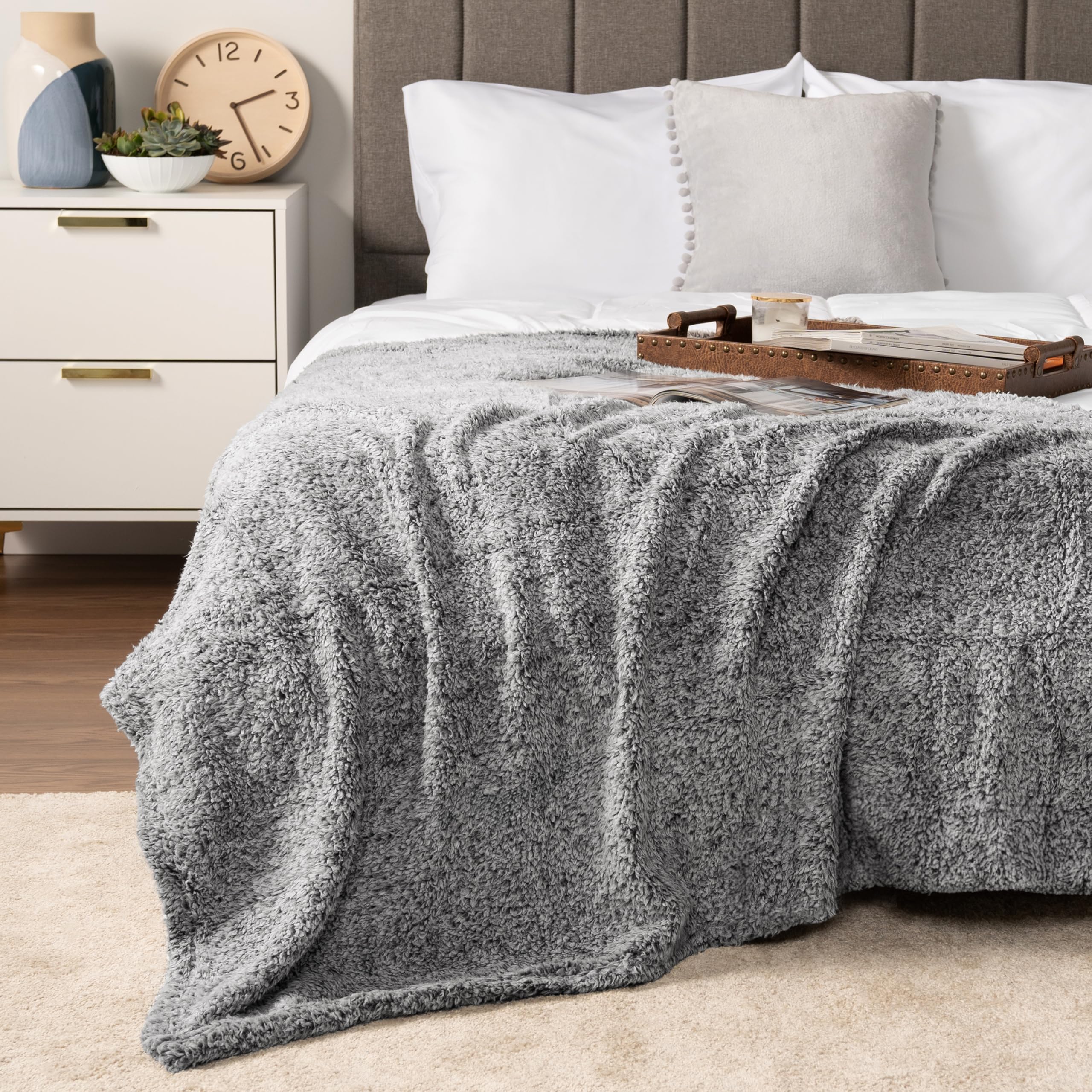 PAVILIA Sherpa Bed Blanket King Size 90x108 - Ultra Soft Plush Fleece Throw Blanket in Heather Grey | Lightweight Microfiber All-Season Comforter for Bed, Couch & Travel | Cozy Warm Blanket for Winter Nights, Movie Time & Camping