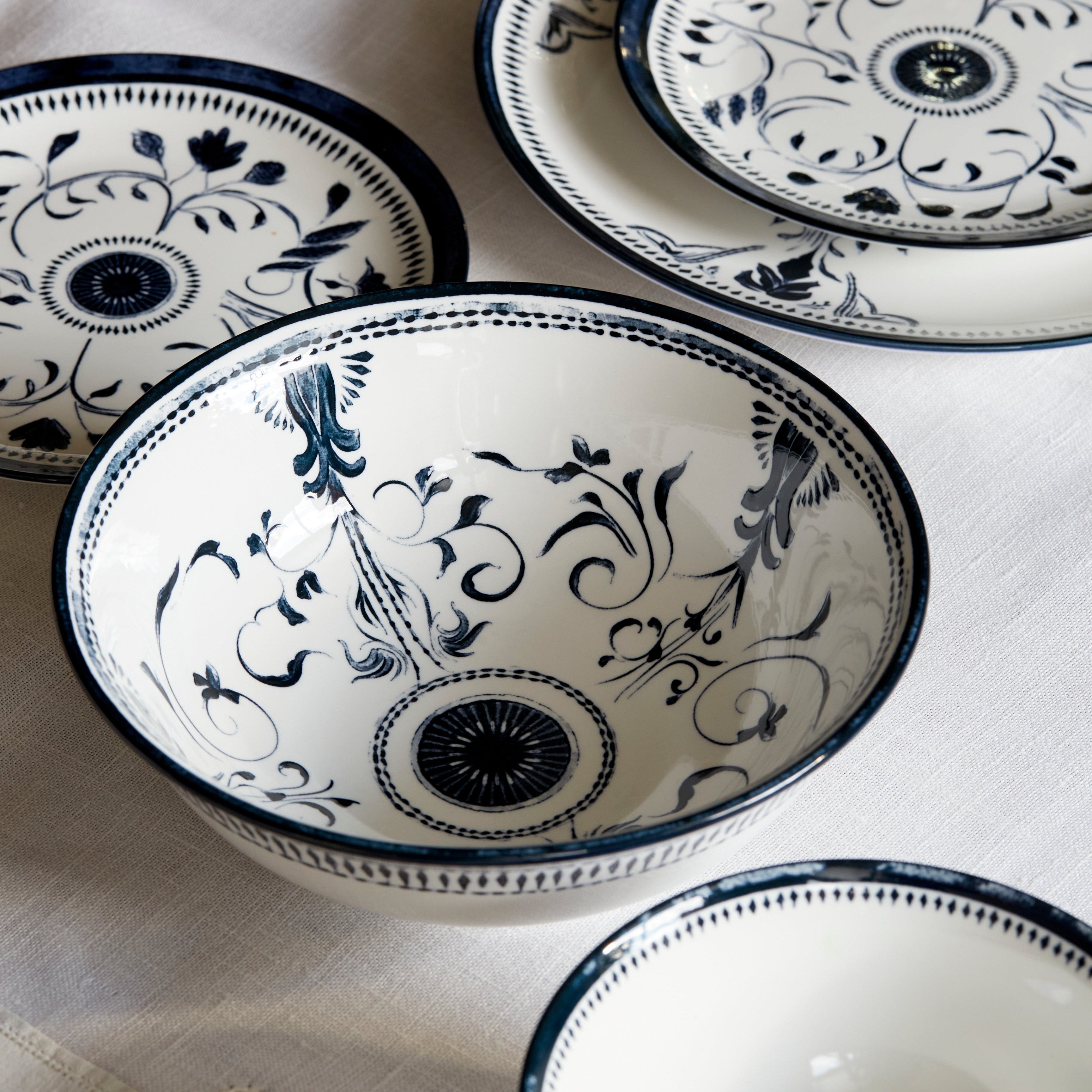 Premium Bruges Porcelain Ramen Bowl - Handcrafted Blue Japanese Noodle Soup Bowl - Perfect for Ramen, Udon & Asian Cuisine - Microwave & Dishwasher Safe