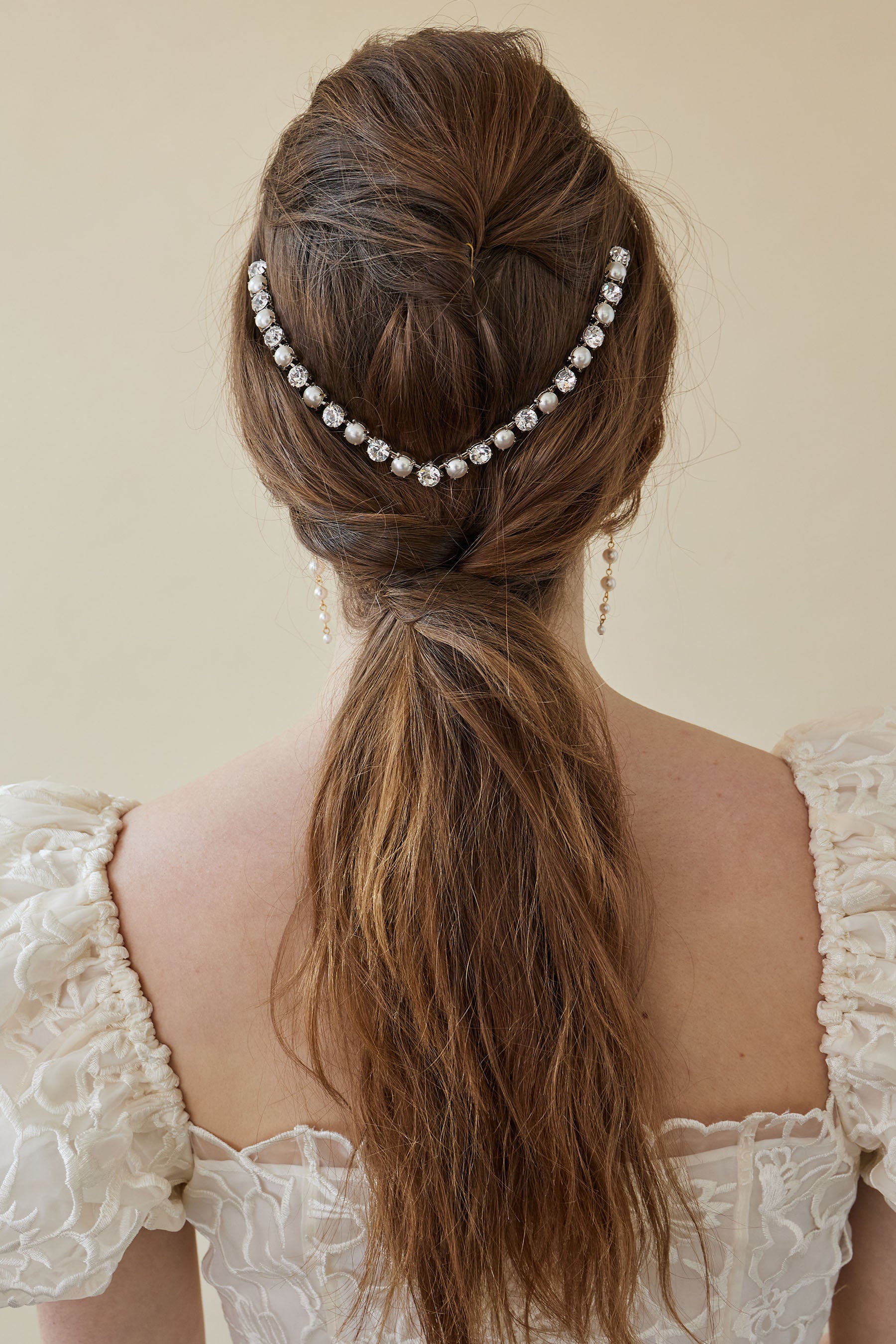 Pearly Vee Halo Hair Clip - Elegant Pearl Hair Accessory for Women & Girls - Perfect for Weddings, Parties & Everyday Wear