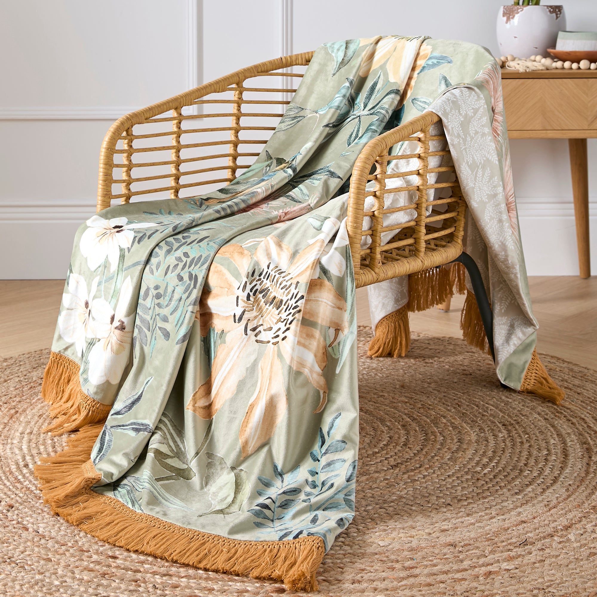 Soiree Sagara Throw Blanket - Soft & Cozy Green Knit Blanket for Couch, Bed, Sofa - Perfect for Home Decor, Gifts, and Cozy Evenings
