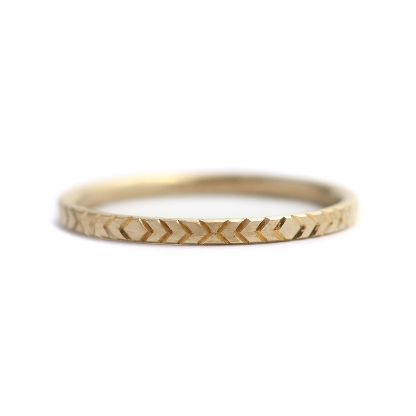 Elegant Geometric Wedding Band - 14K Gold Pattern Ring for Men & Women - Perfect for Engagement, Anniversary & Special Occasions