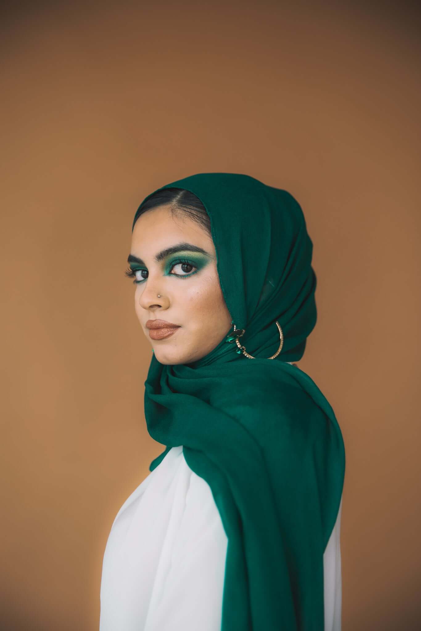 Emerald Green Silk Chiffon Fabric - Luxurious & Lightweight Material for Dresses, Scarves & Evening Gowns | Perfect for Bridal Wear, Formal Attire & DIY Fashion Projects