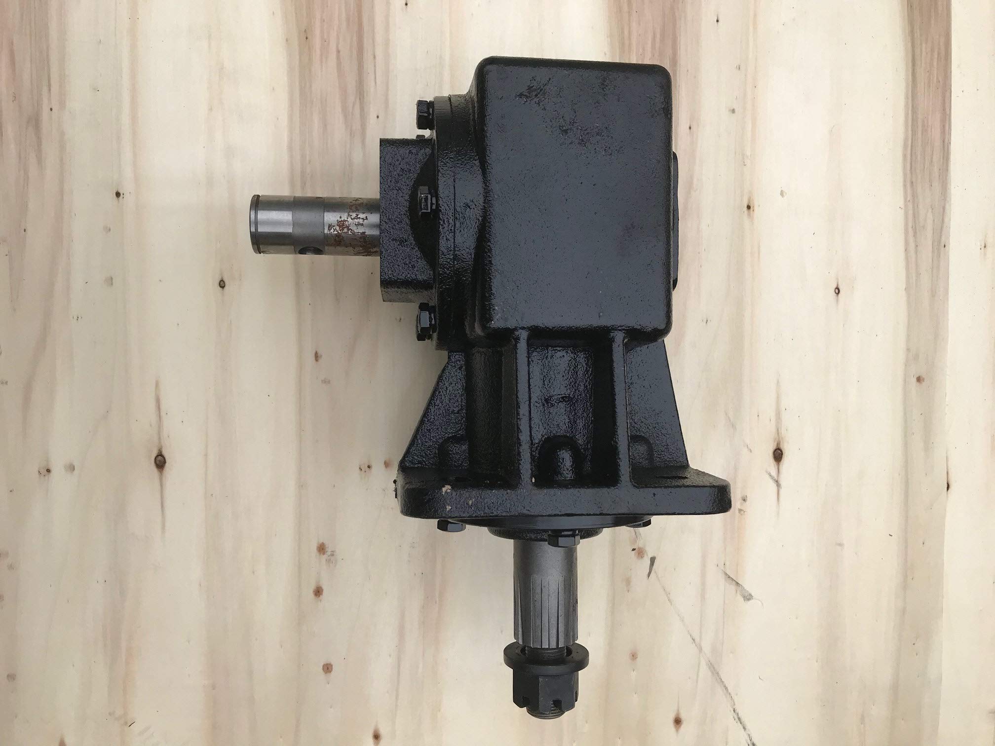 John Deere Rotary Cutter Gearbox Replacement - Compatible with RC1060, RC1072, RC2060, RC2072 Models - Perfect for Agricultural Mowing and Land Maintenance