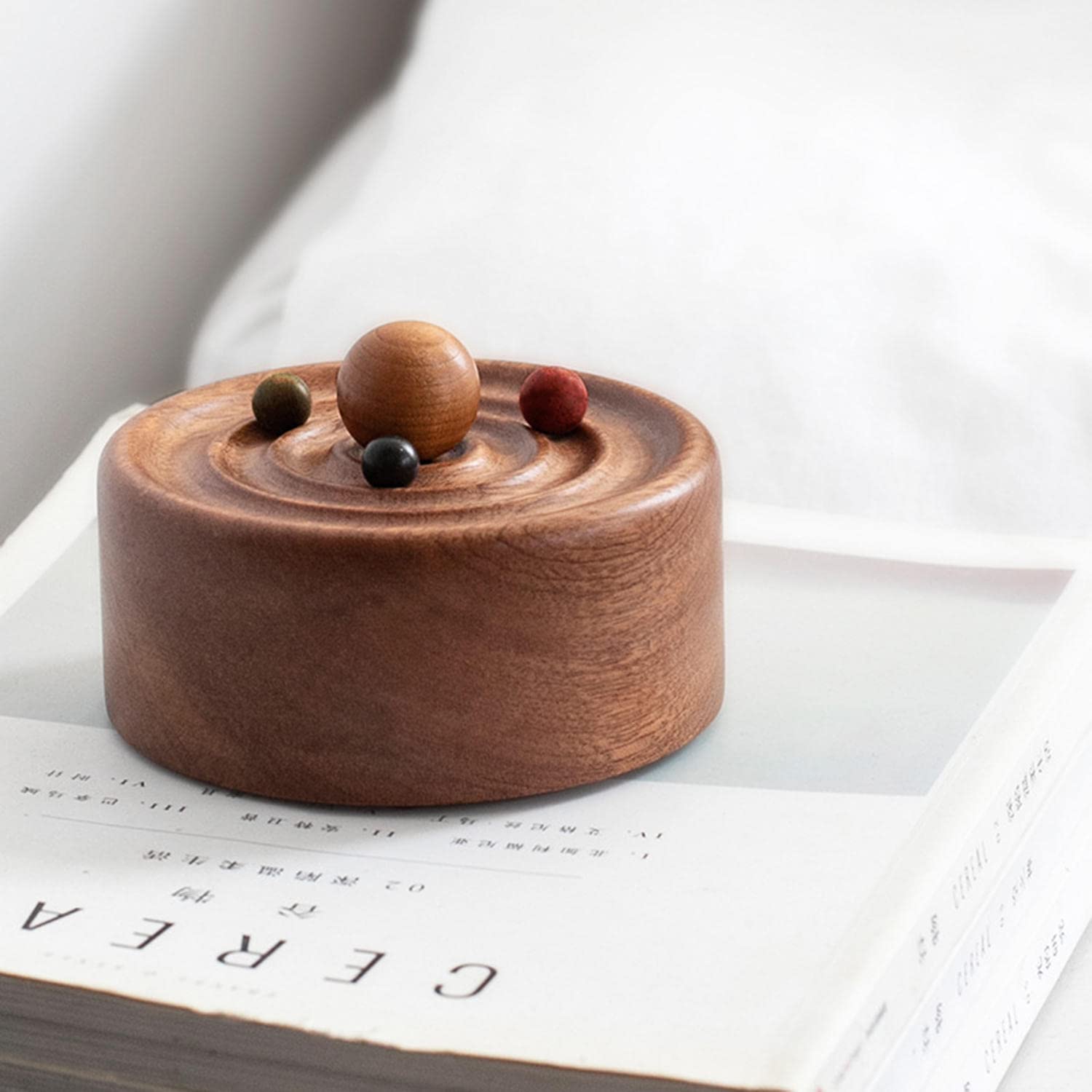 JINYISI Handmade Wooden Music Box - Planet-Themed Rotating Clockwork Music Box with Castle in The Sky & Spirited Away Melodies - Perfect Birthday Gift for Girls, Women & Music Lovers - Ideal for Bedroom Decor, Wedding Favors & Special Occasions