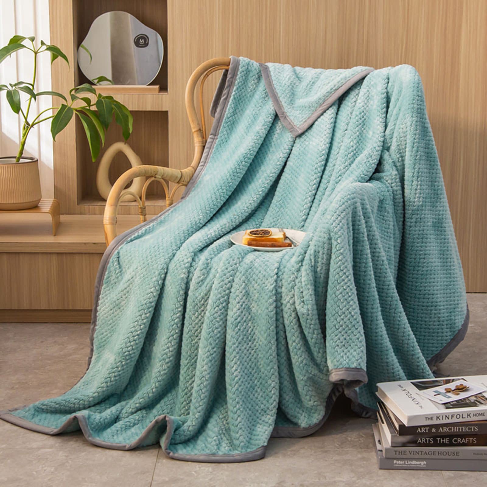 AIKES Flannel Fleece Blanket - Ultra Soft & Warm Queen Size Throw Blanket (200x230cm) | Cozy Bed Blanket & Couch Throw in Solid Blue | Perfect for Winter Nights, Movie Time & Home Decor
