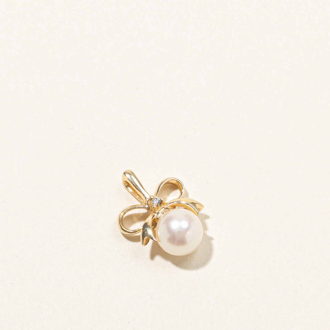 Exquisite 0.01ct Pearl & Diamond Ribbon Pendant Necklace - Elegant Jewelry Gift for Women - Perfect for Weddings, Anniversaries & Special Occasions