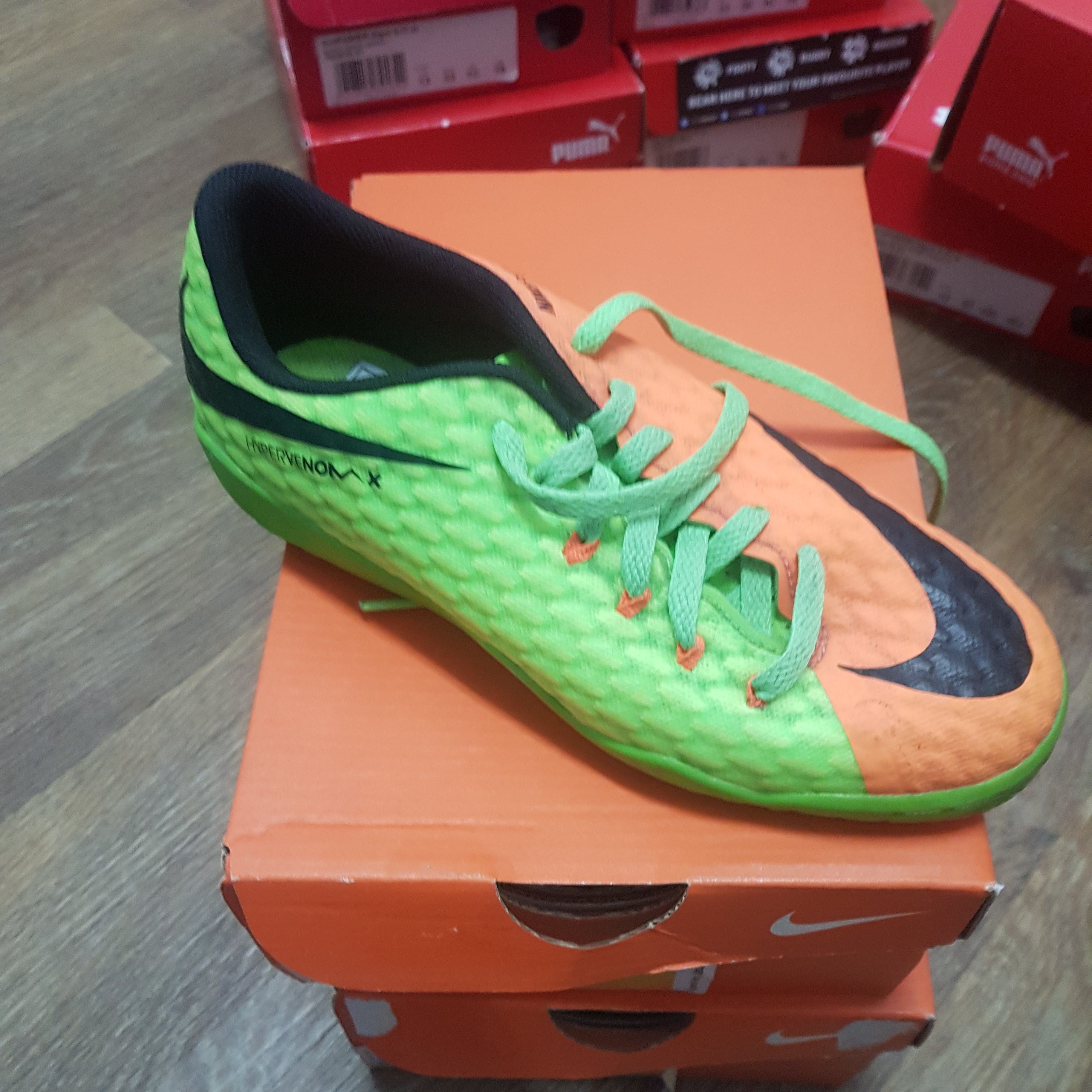 Nike JR HypervenomX Phelon III IC Soccer Cleats - Lightweight & Durable for Youth Players - Perfect for Indoor & Turf Soccer Matches