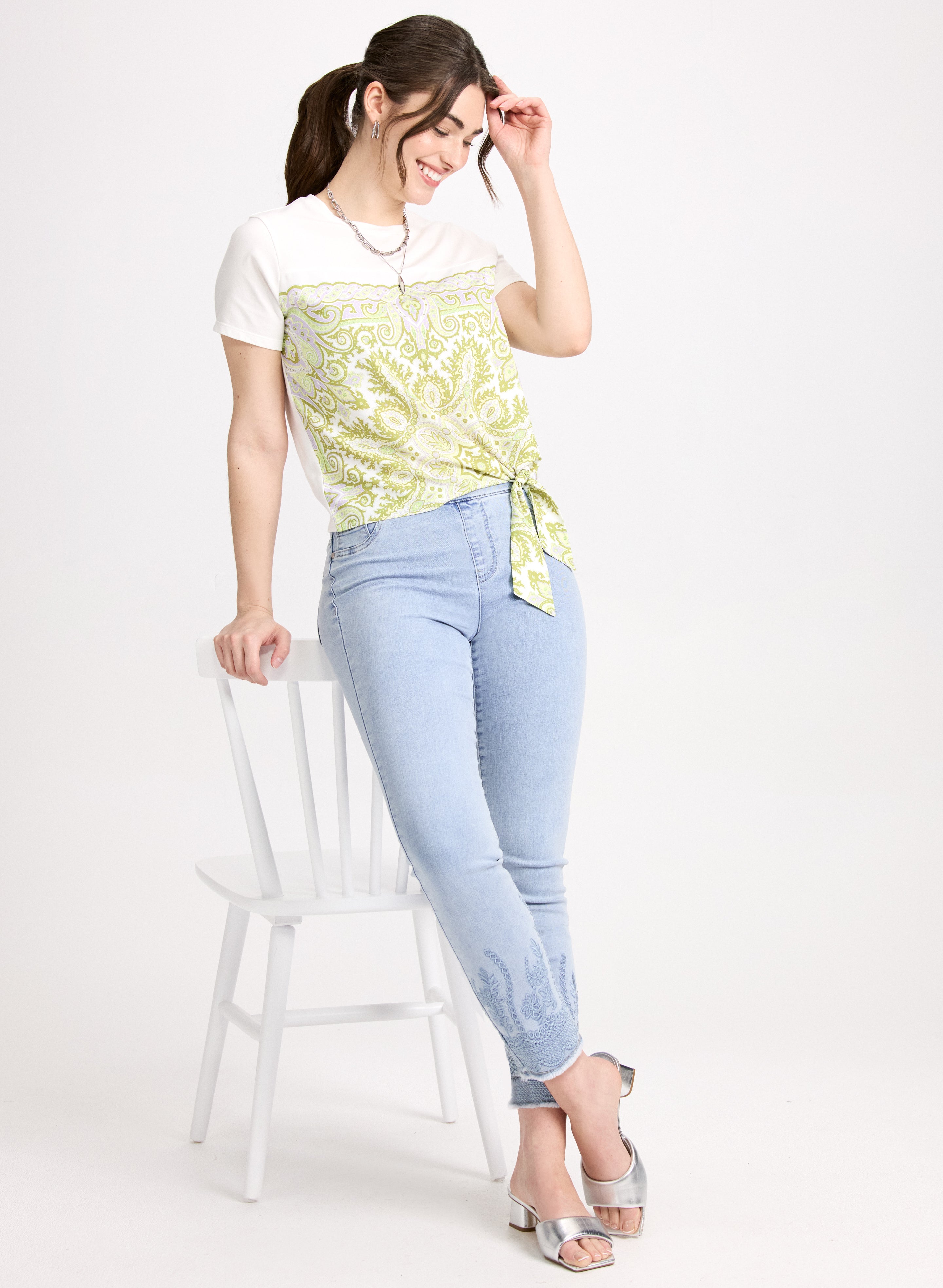 Stylish Abstract Print T-Shirt & Embroidered Hem Jeans Set - Trendy Casual Outfit for Women | Perfect for Streetwear, Date Night & Everyday Fashion