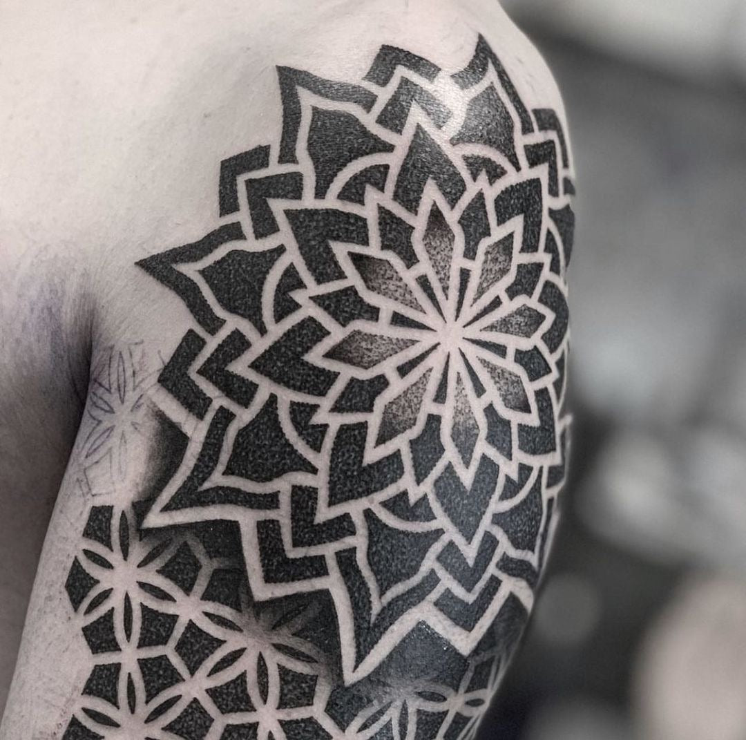 Kuro Sumi Outlining Ink - Professional Tattoo Ink for Precise Lines & Lasting Results | Perfect for Tattoo Artists & Body Art Enthusiasts