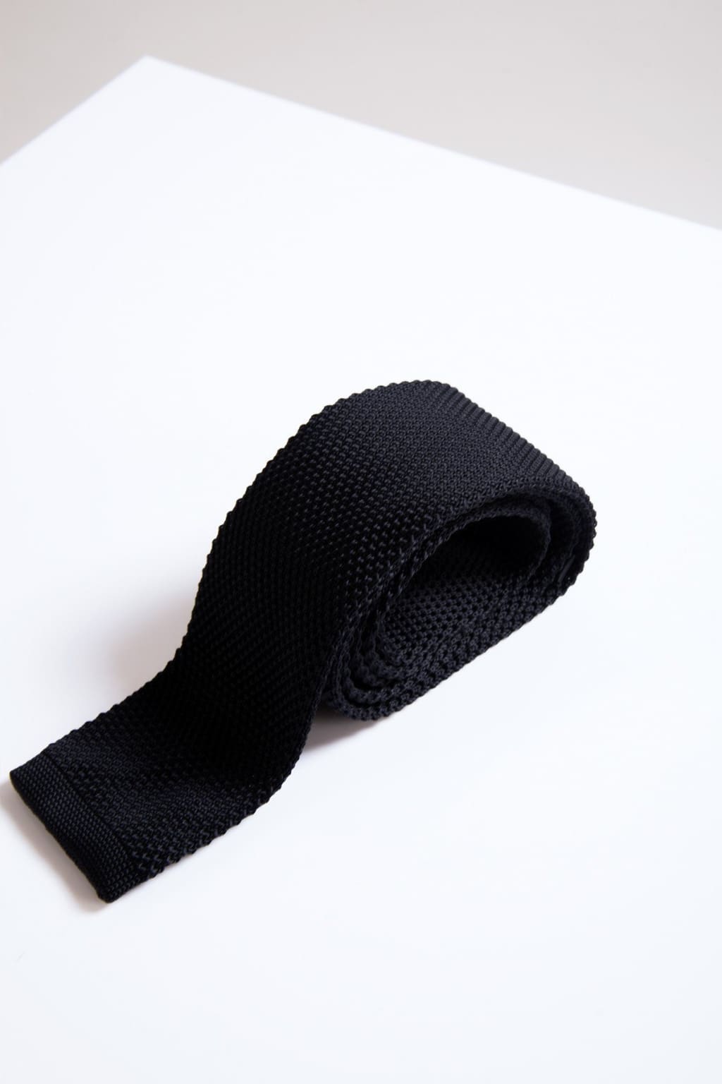 LA Smith Black Knitted Tie for Men - Slim Skinny Necktie for Business, Wedding & Formal Events - Stylish & Comfortable Silk Blend Fabric