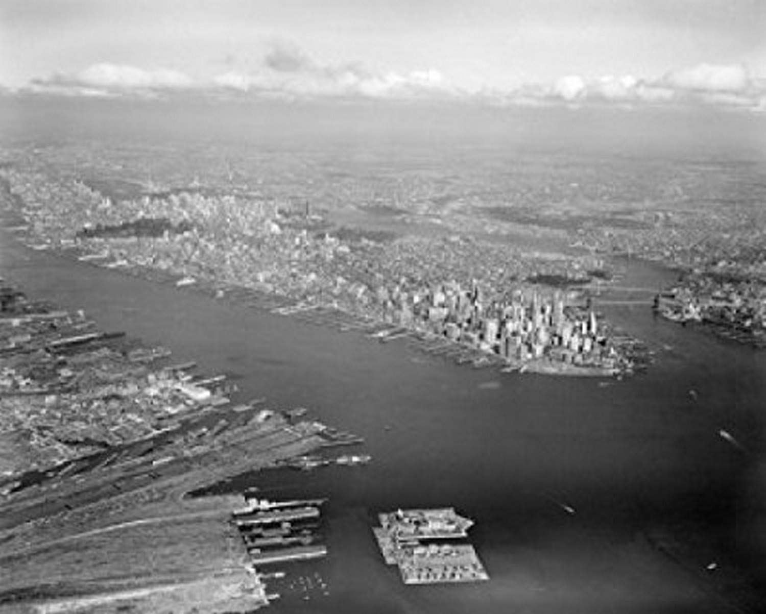 New York City Skyline Poster - Stunning View from New Jersey Featuring Manhattan, Brooklyn & Queens - 18x24 Inches - Perfect for Home, Office & Classroom Decor