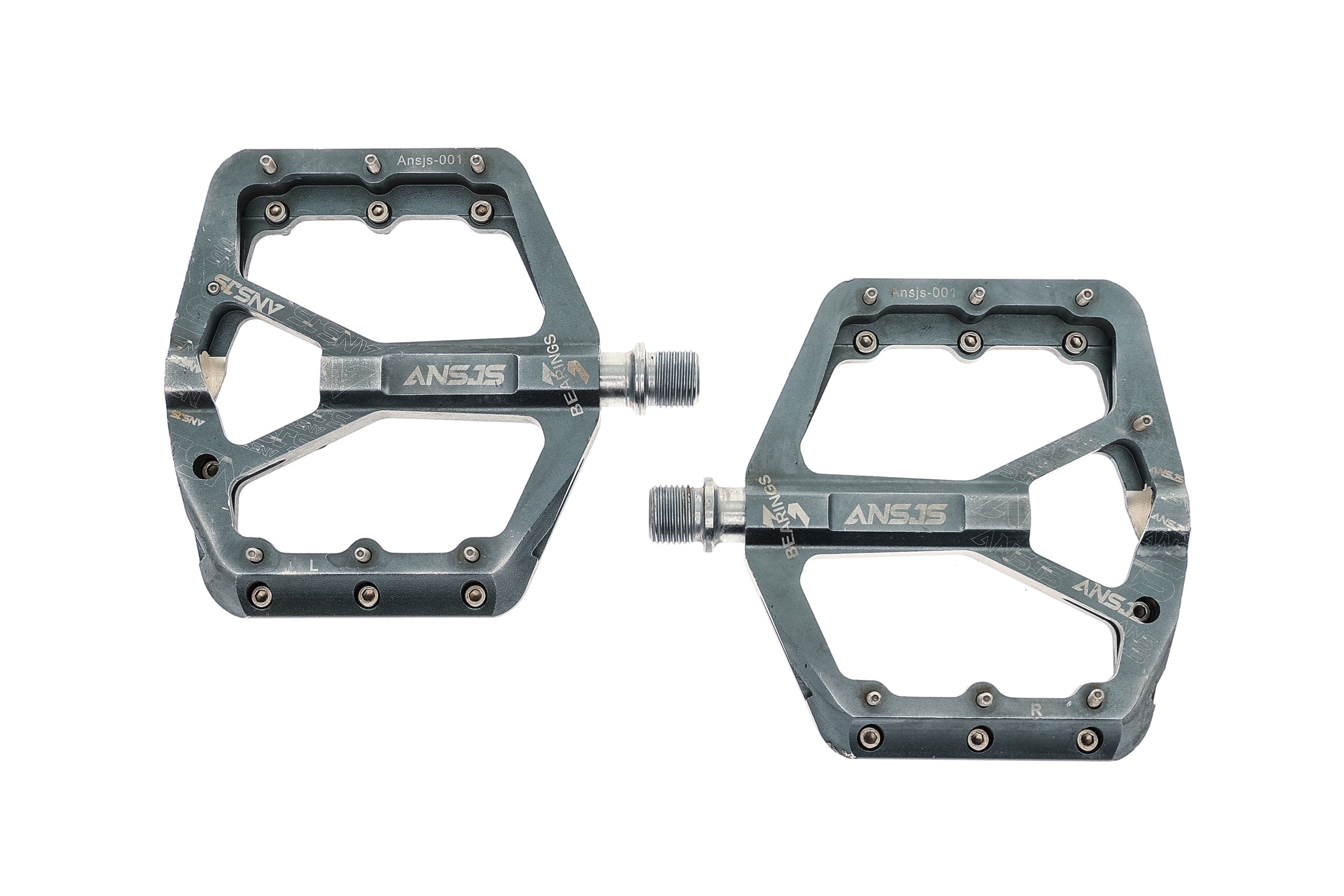 Premium ANSJS Mountain Bike Pedals - Non-Slip Platform Pedals with Bearings (Gray) - Ideal for Trail Riding, Downhill & Commuting