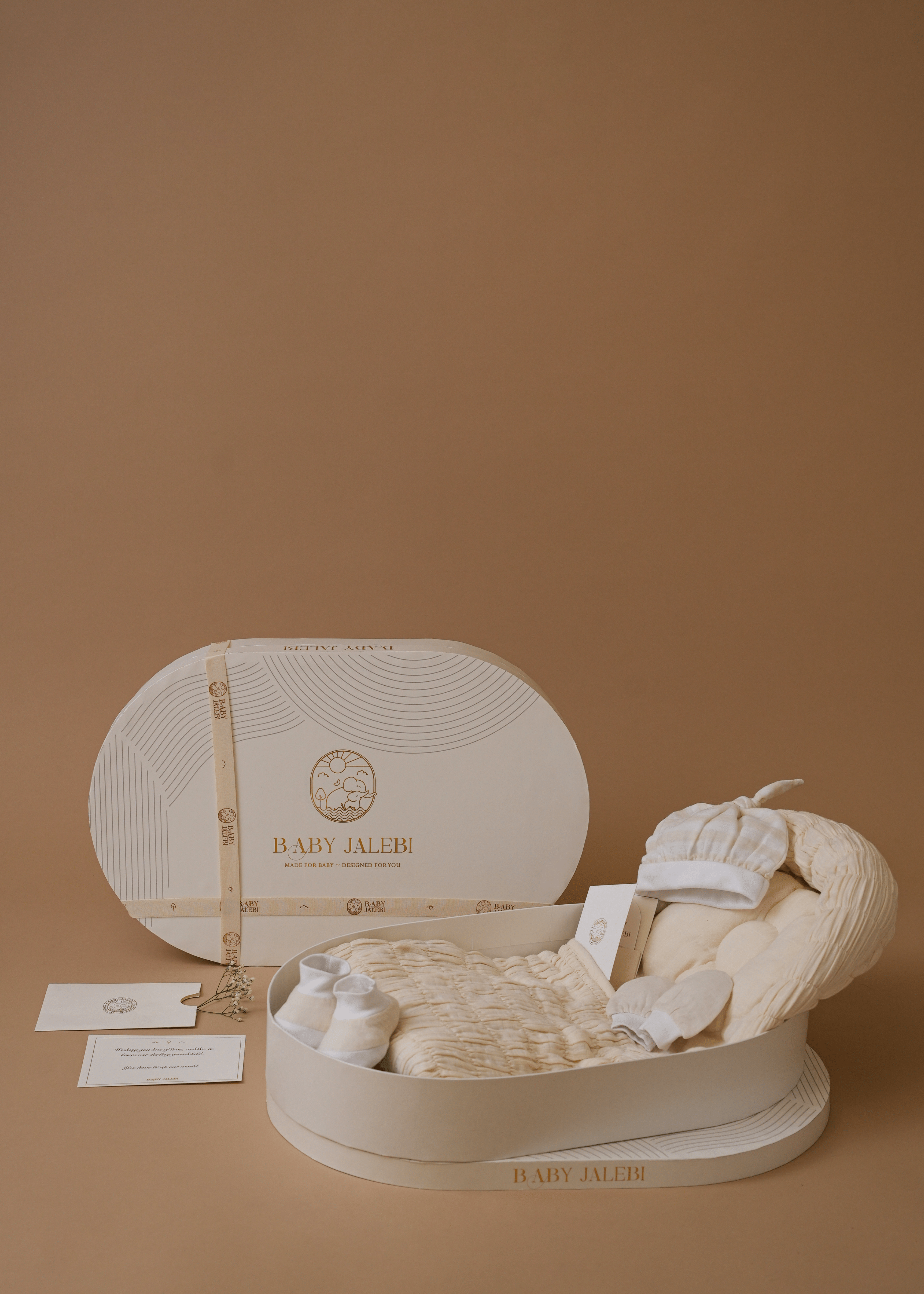 The Oval Picture Perfect Gift Box in Ecru - Elegant Keepsake Box for Jewelry, Photos & Special Memories | Perfect for Weddings, Anniversaries & Gifts