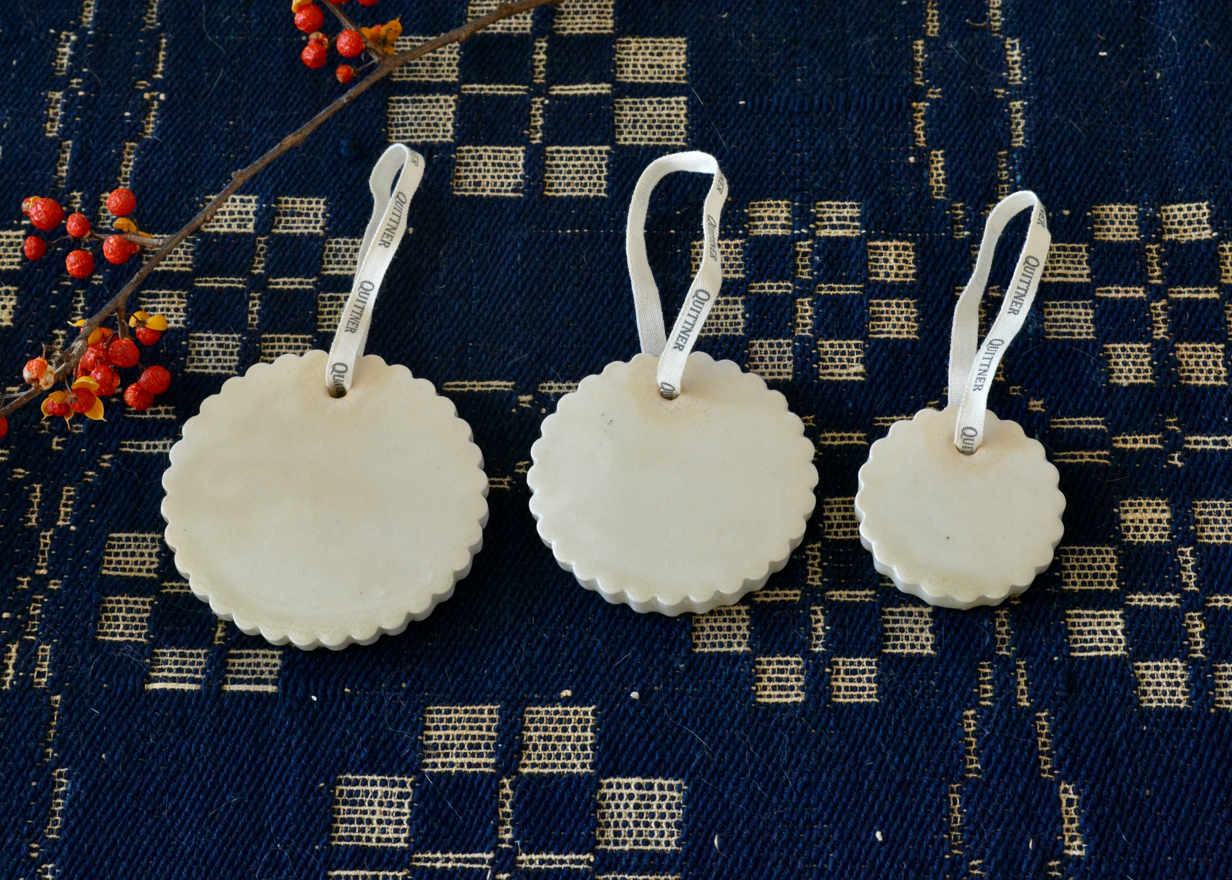 Christmas Round Ornaments for Tree Decorations - Handmade Drawable Holiday Baubles for Festive Home & Party Decor