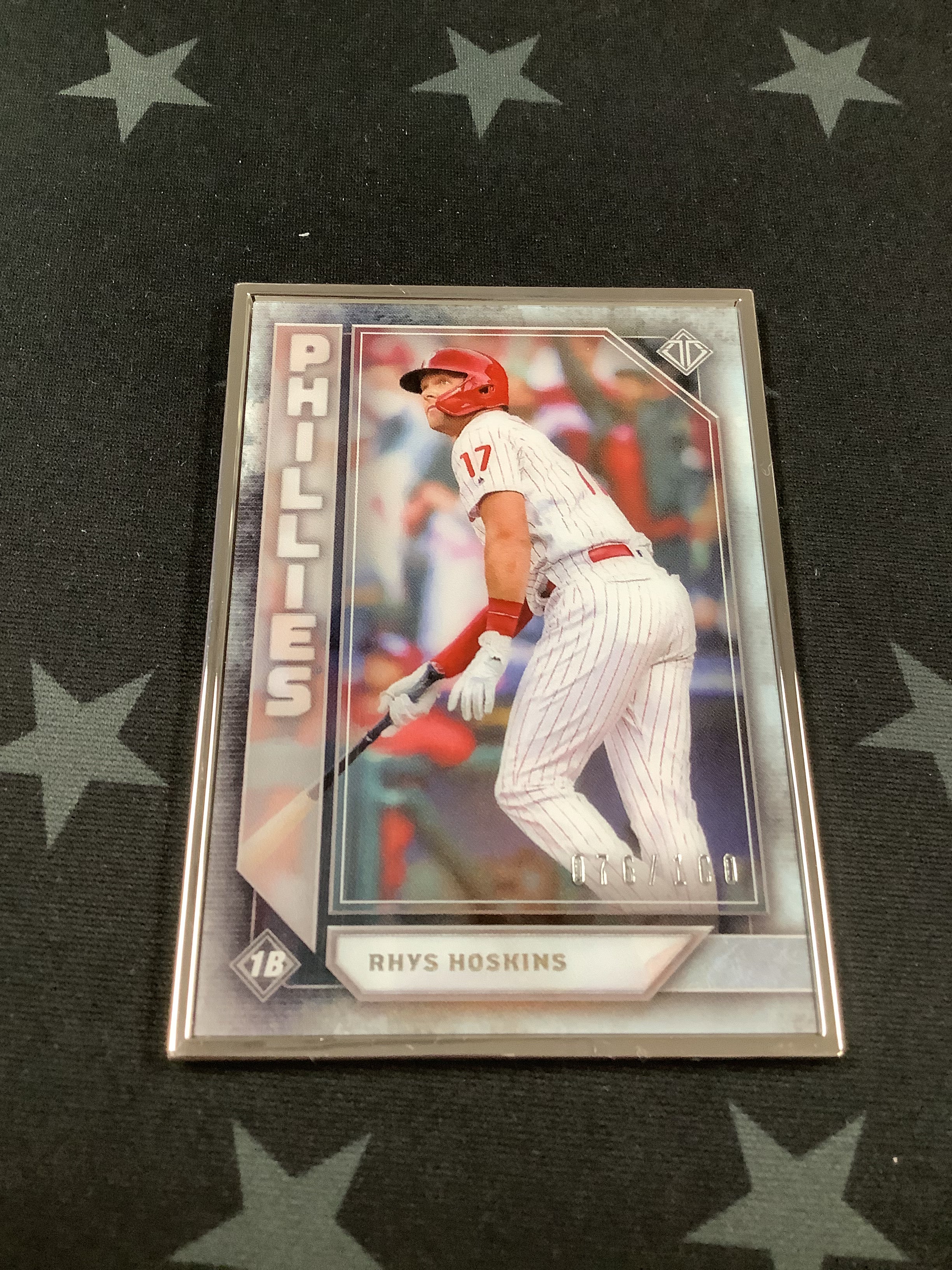 2019 RHYS HOSKINS TRANSCENDENT COLLECTION BASEBALL CARD #18/100 - Rare Limited Edition Collectible for Baseball Fans & Sports Memorabilia Enthusiasts - Perfect for Display, Trading, and Investment