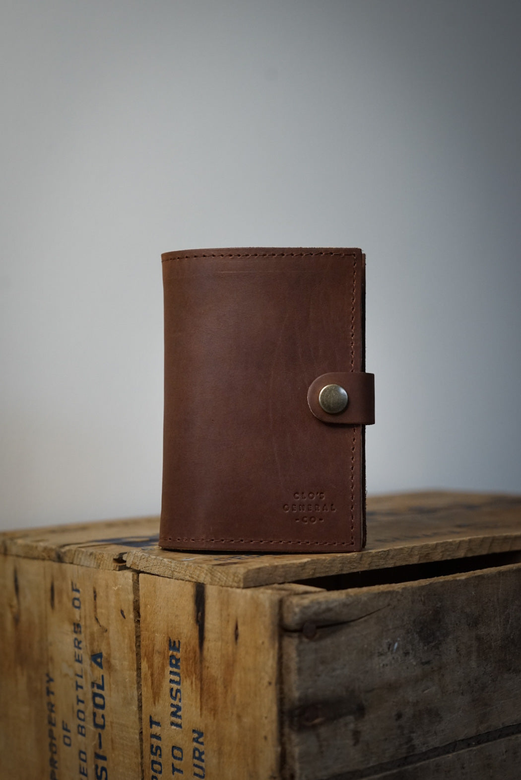 Premium RFID Blocking Passport Wallet in Oro Logger Brown - Secure Travel Organizer for Passports, Cards & Cash - Ideal for International Trips & Airports