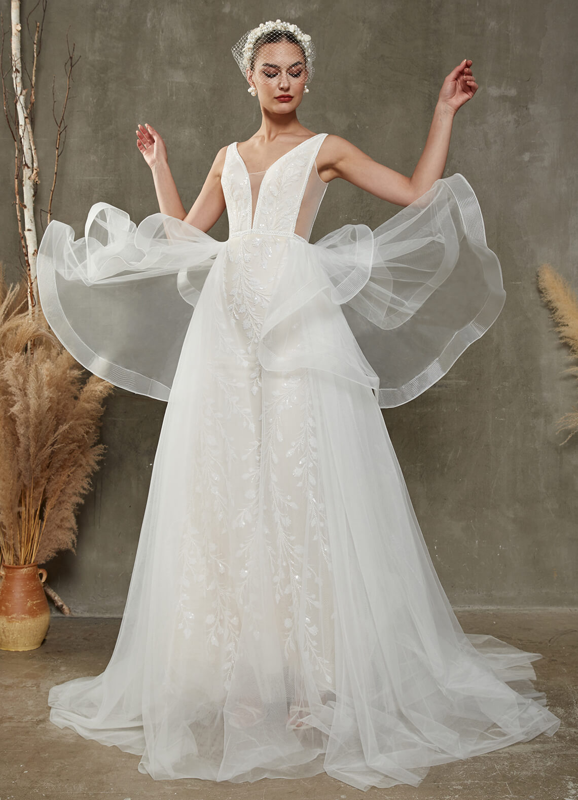 Elegant Convertible V-Neck Sleeveless Wedding Dress with Detachable Train - Perfect for Beach Weddings, Vow Renewals & Formal Bridal Events