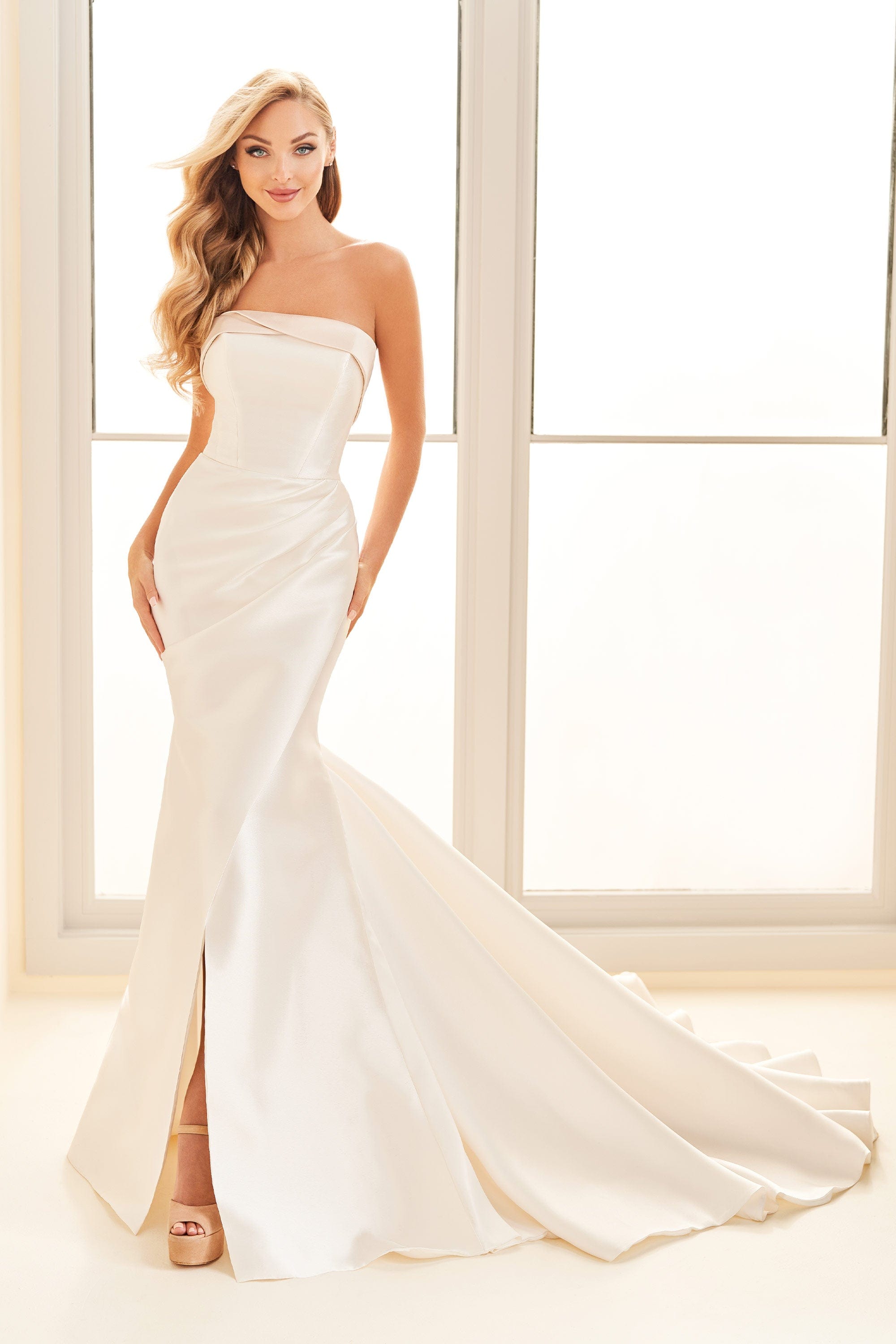 Enchanting E527 Women's Fashion Dress - Elegant & Stylish for Parties, Dates & Special Occasions