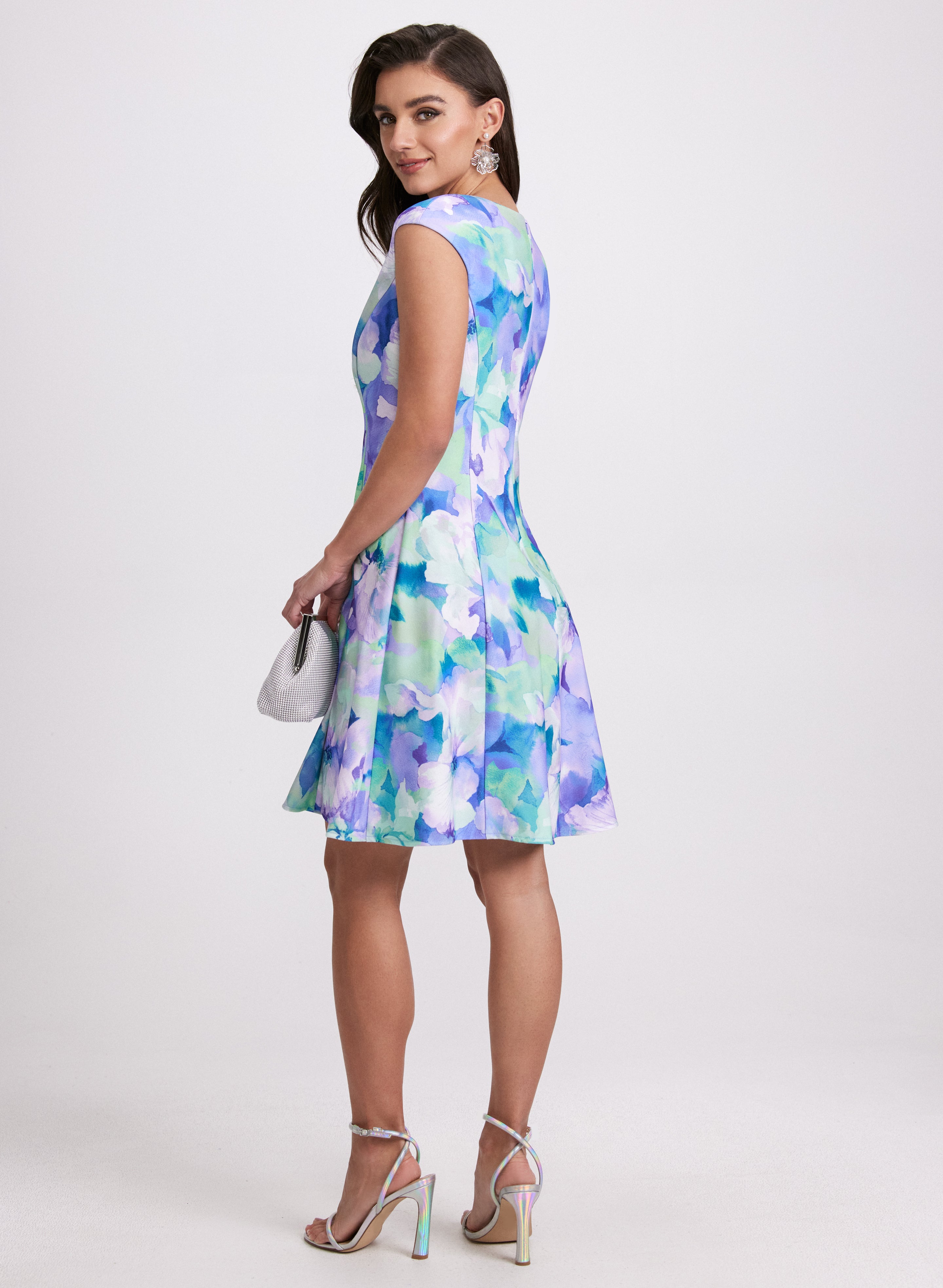 Floral Print Dress for Women - Summer Flowy Maxi Dress with V-Neck & Long Sleeves - Perfect for Beach, Vacation & Date Night
