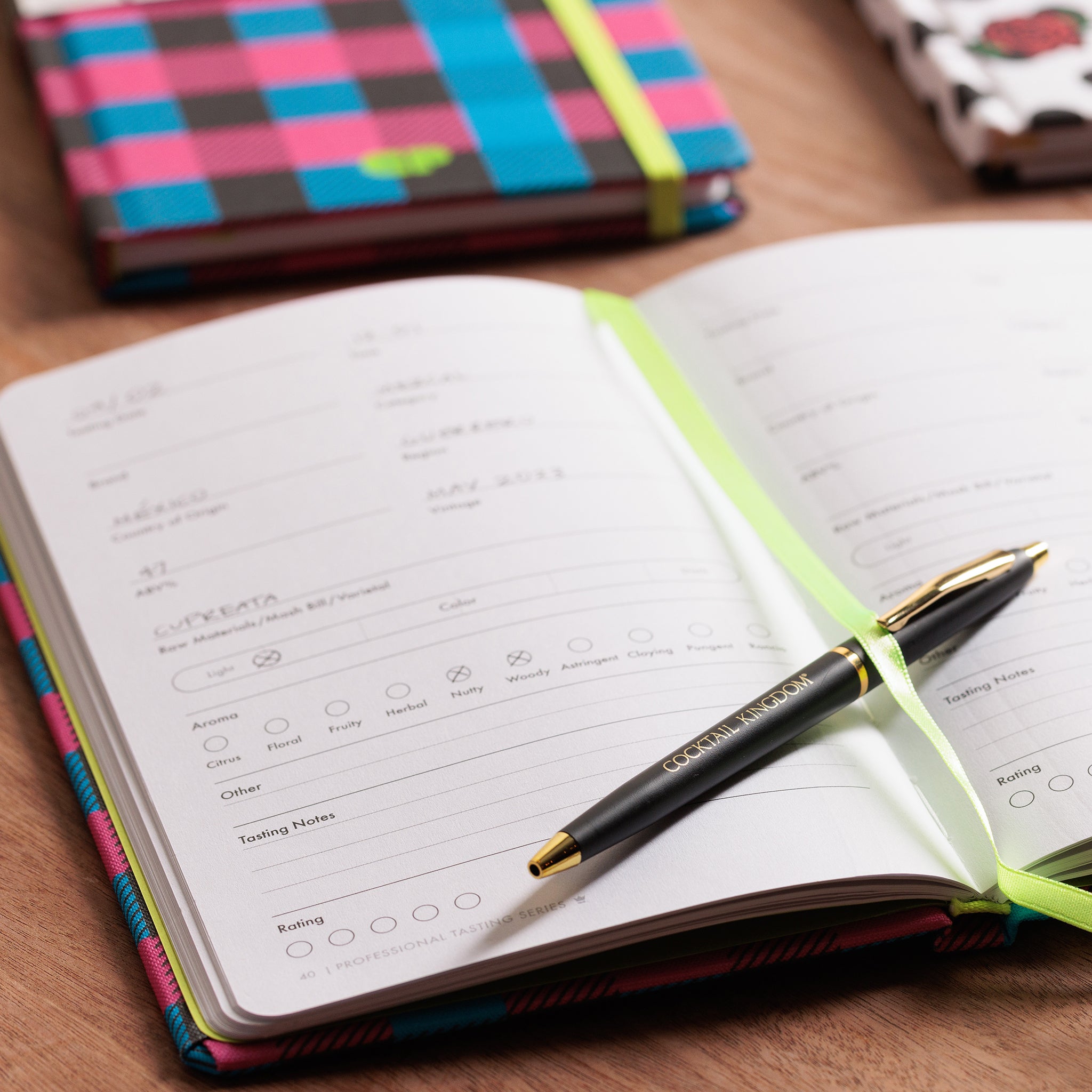 Patino Premium Wine Tasting Journal - Elegant Cheetah Print Notebook for Sommeliers & Wine Enthusiasts | Perfect for Wine Tasting Events, Vineyard Tours & Wine Education