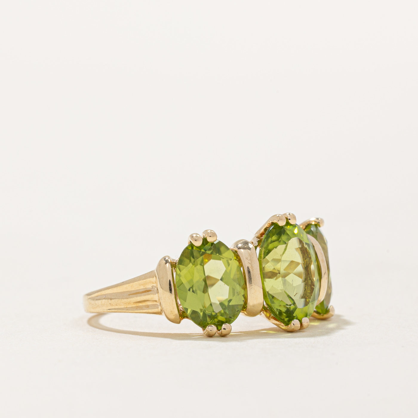 Three Stone Peridot Ring | 4.20ctw Genuine Peridot Gemstone | Size 7 | 925 Sterling Silver | Elegant Birthstone Jewelry for Women | Perfect for August Birthdays, Anniversaries & Special Occasions