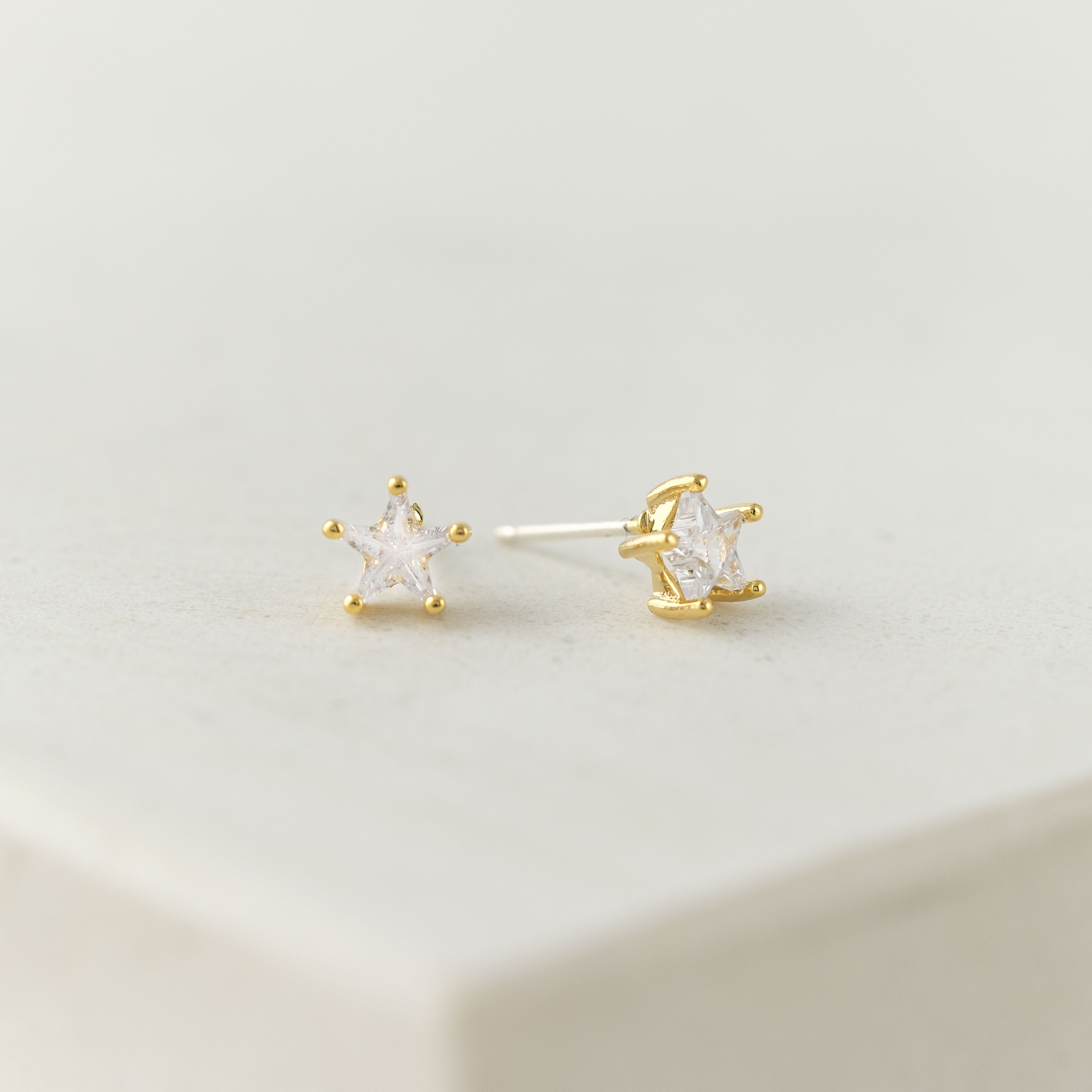 Star Crystal Fete Stud Earrings - Elegant Cubic Zirconia Earrings for Women, Perfect for Parties, Weddings & Evening Events