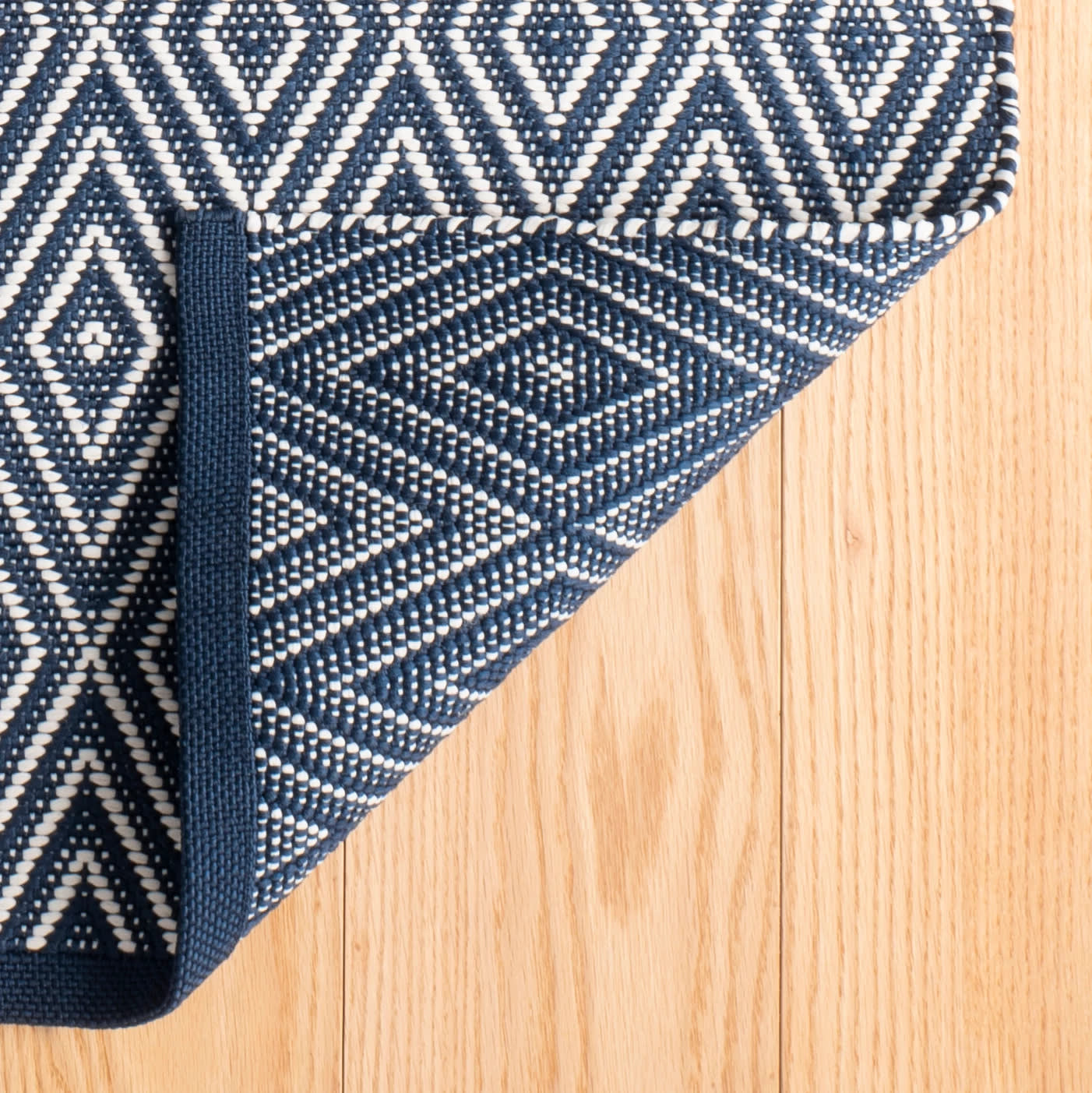 Handwoven Diamond Pattern Indoor Outdoor Area Rug - Navy & Ivory Bohemian Style - Perfect for Living Room, Bedroom, Patio Decor