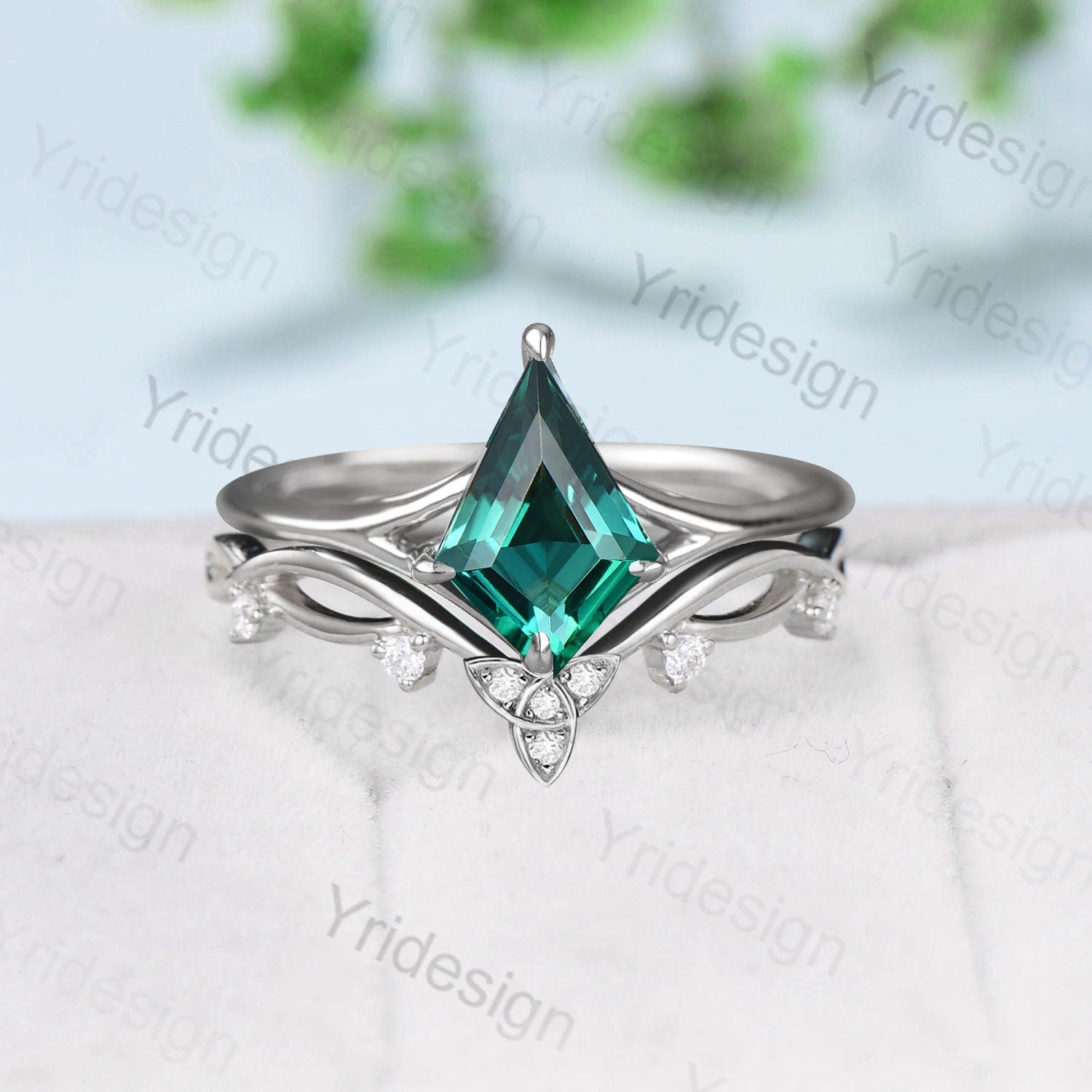 Elegant Kite-Cut Emerald Wedding Ring Set | Solitaire Split Shank Engagement Ring | Floral Moissanite Bridal Jewelry for Women | Perfect for Proposals, Anniversaries & Special Occasions