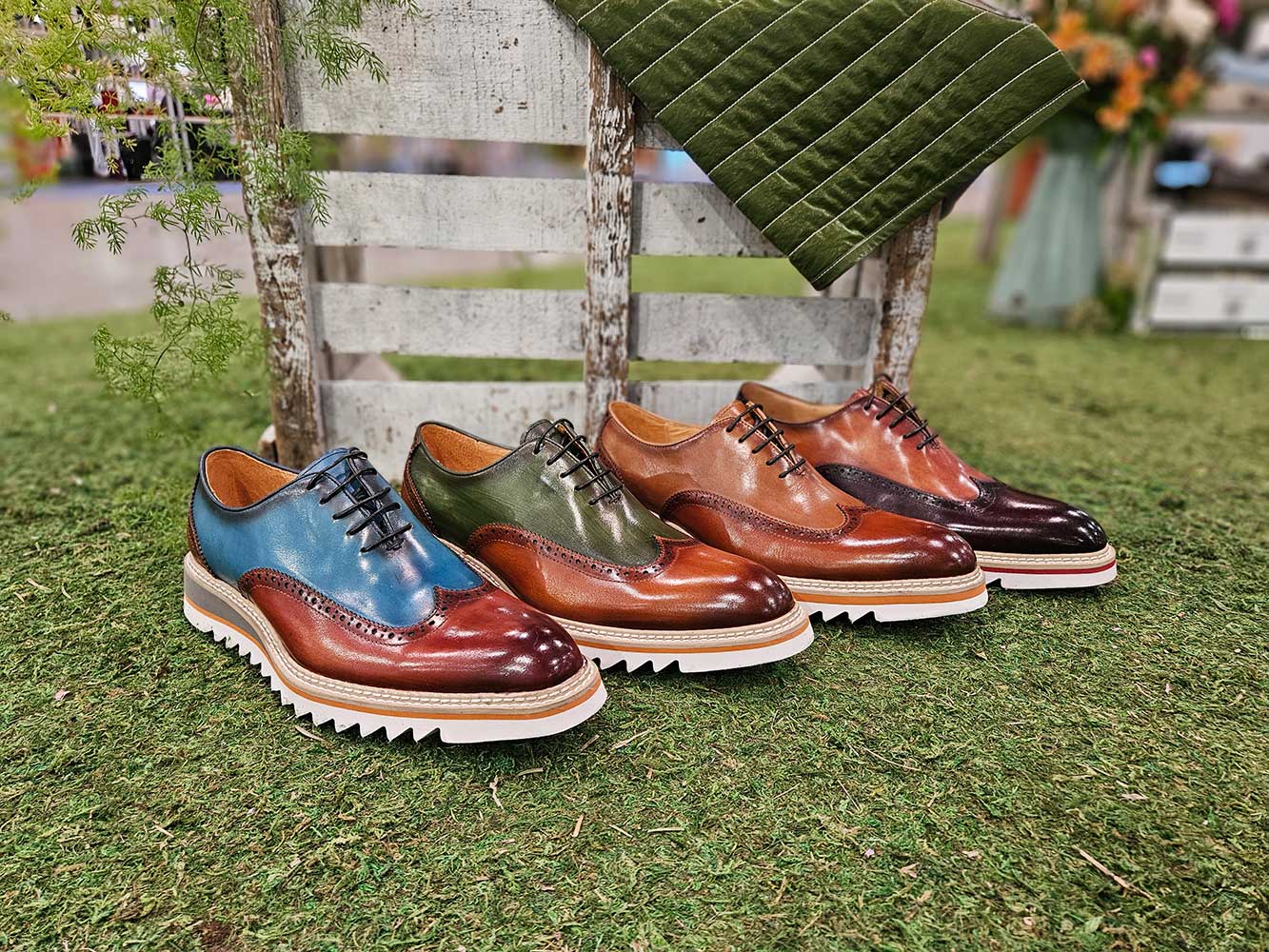Stylish Two-Tone Oxford Wingtip Dress Shoes for Men - Classic Formal & Business Attire - Perfect for Weddings, Office & Special Occasions