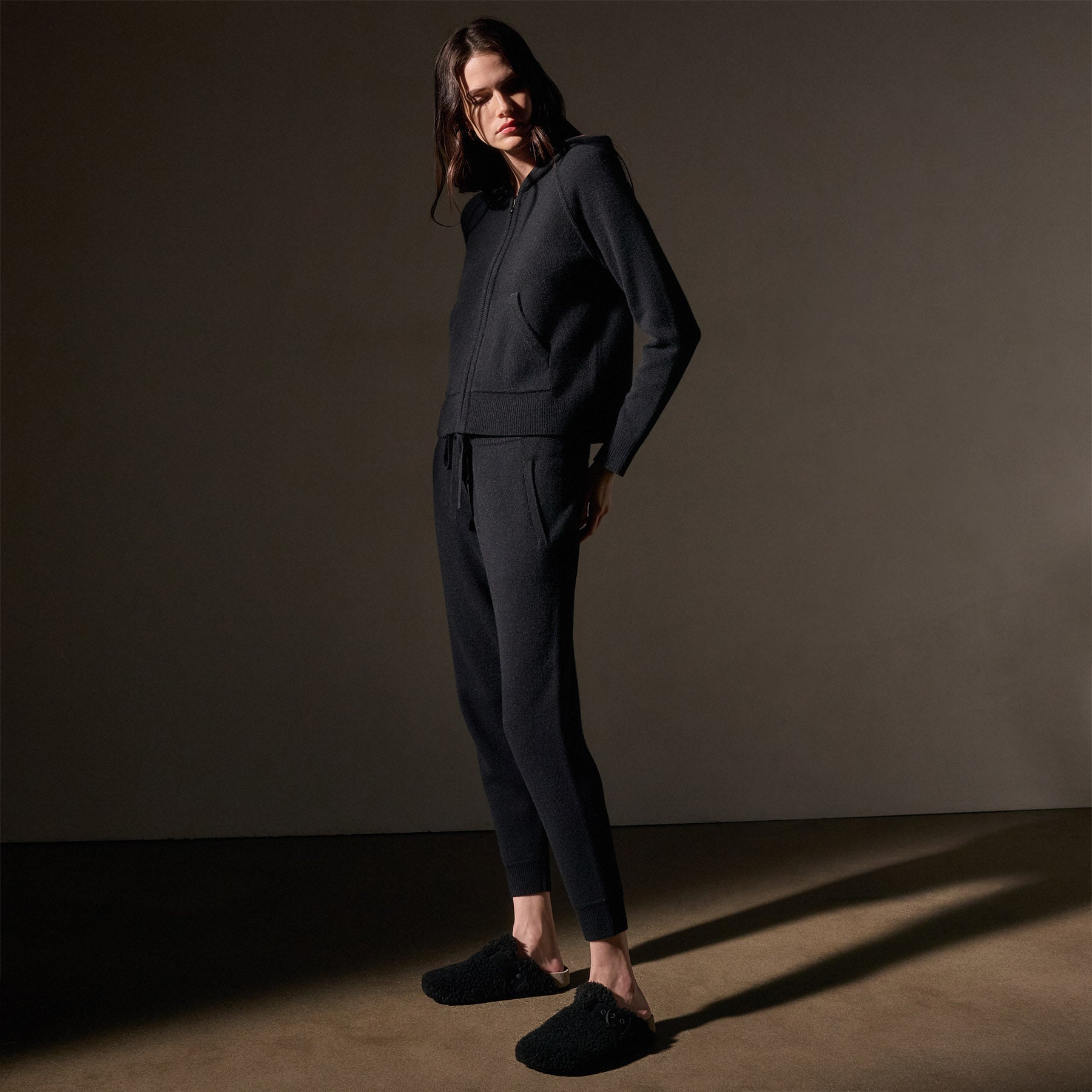 Premium Cashmere Jogger Pants for Women - Soft & Warm Black Lounge Pants - Perfect for Yoga, Travel & Relaxation at Home