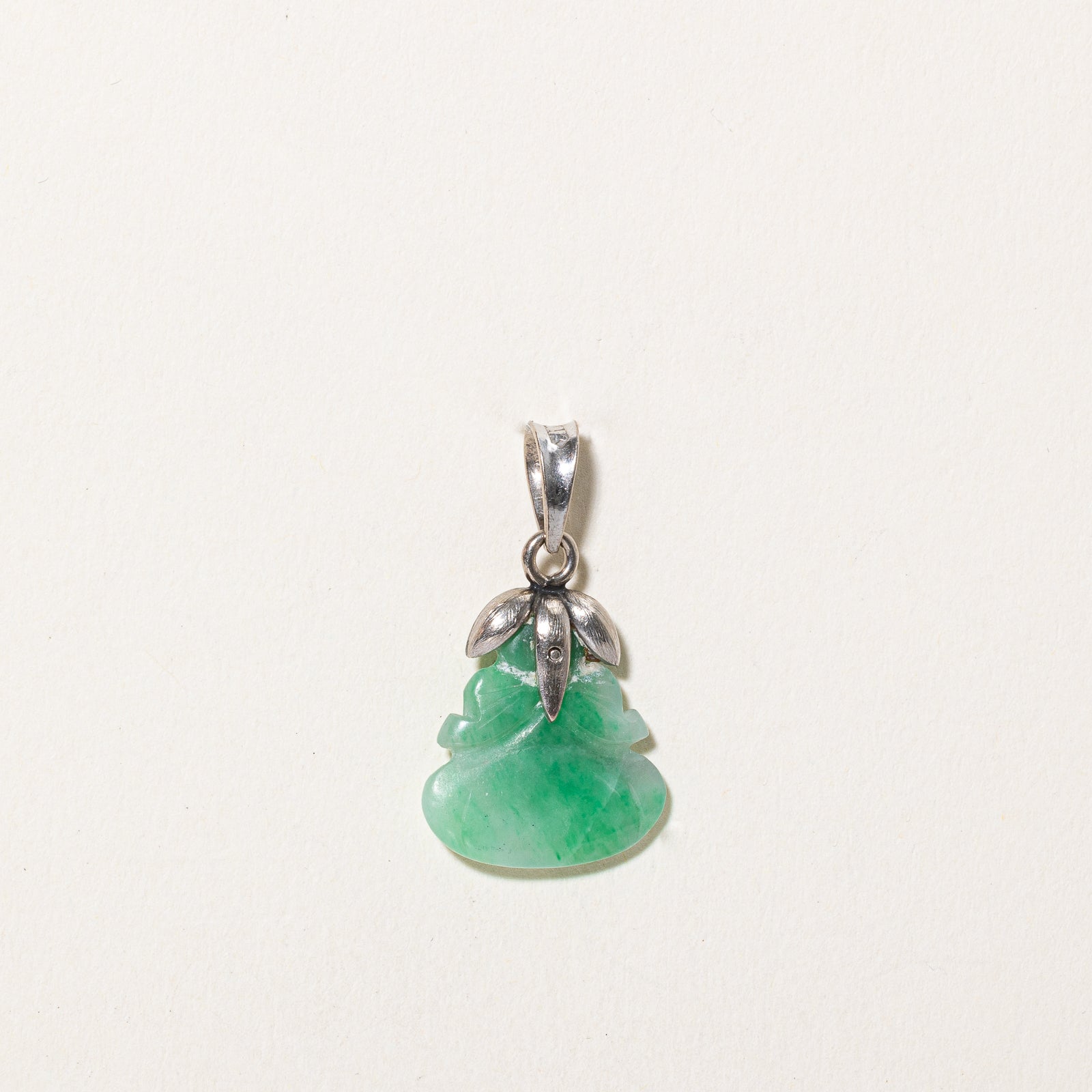 Exquisite 4.00ct Carved Jadeite Pendant Necklace - Natural Green Gemstone Jewelry for Women - Perfect for Weddings, Anniversaries & Special Occasions