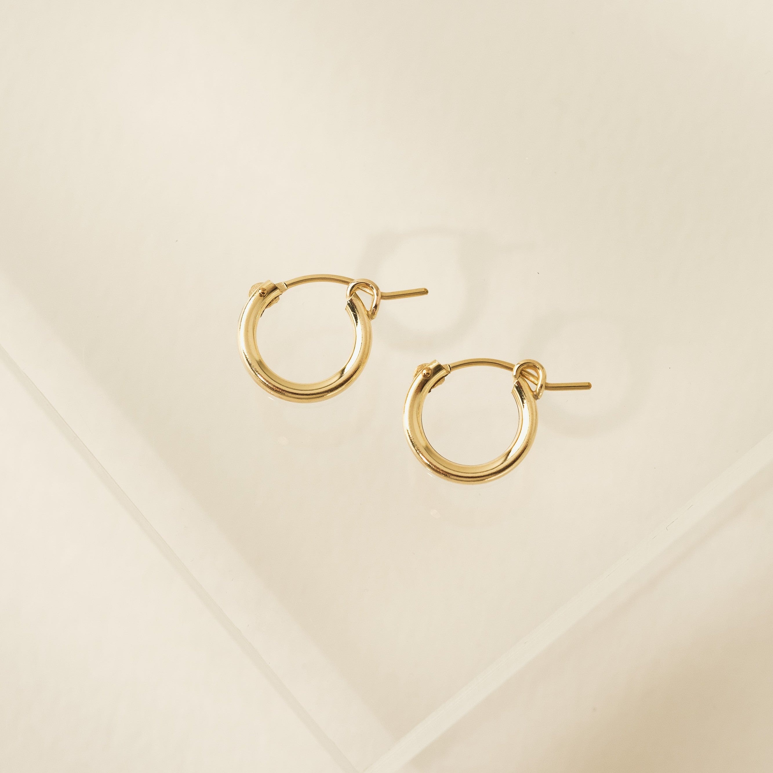 14K Gold Filled Wire Hoop Earrings for Women - Classic Circle Huggie Earrings for Everyday Wear, Gift Giving & Special Occasions