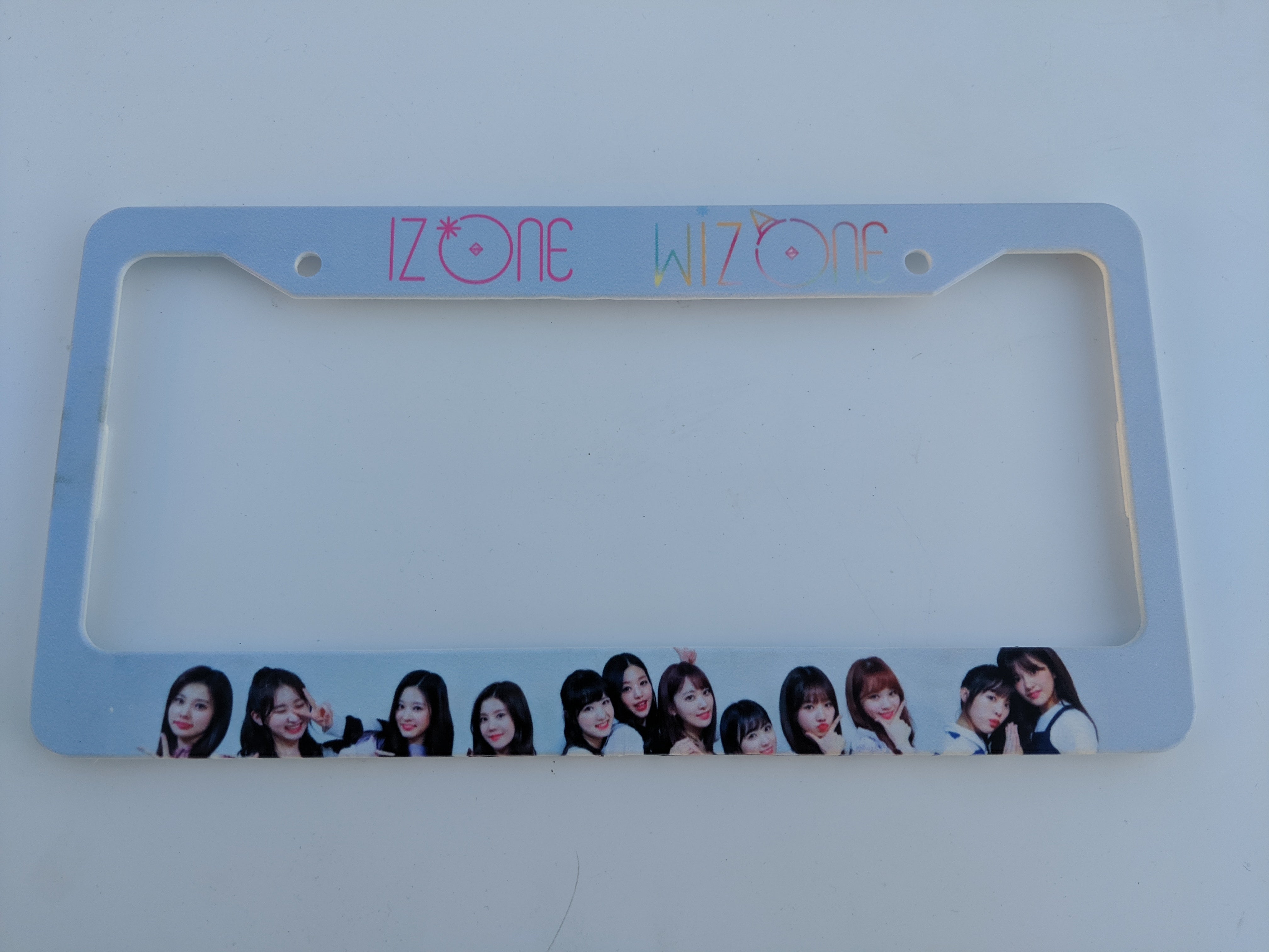 Illumaesthetic KPOP Plate Frame - I*ZONE Collectible Display for Albums & Photos | Perfect for K-Pop Fans Room Decor
